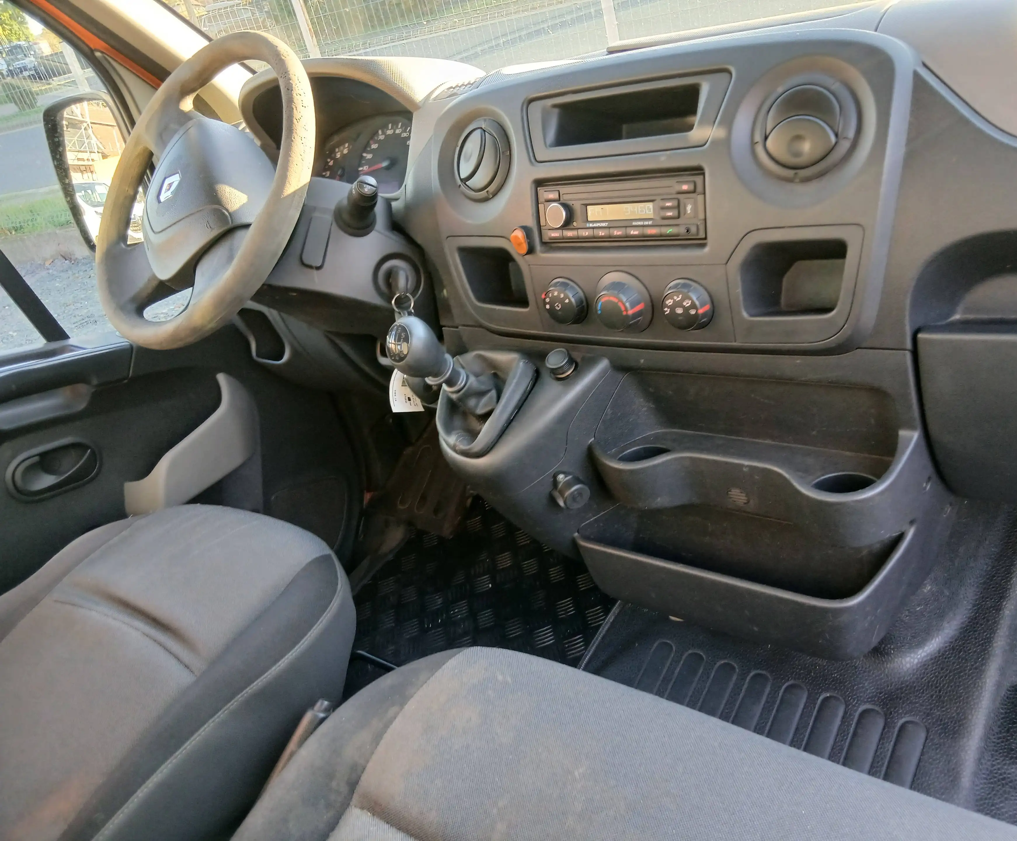 Renault Master L2H1 3,5t — photo 10