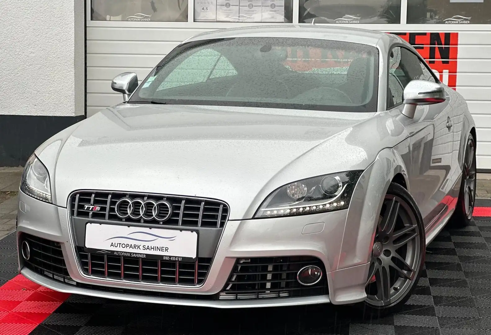 Audi TT Coupe/Roadster 2.0 TFSI  TTS Coupe quattro Silber - 1
