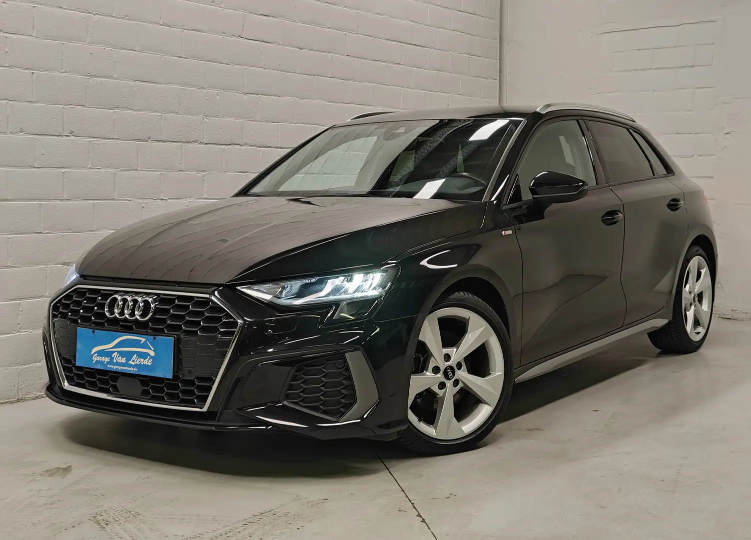 Audi A3 M-HEV 30 TFSI Limousine S tronic S line - Trekhaak Noir - 1