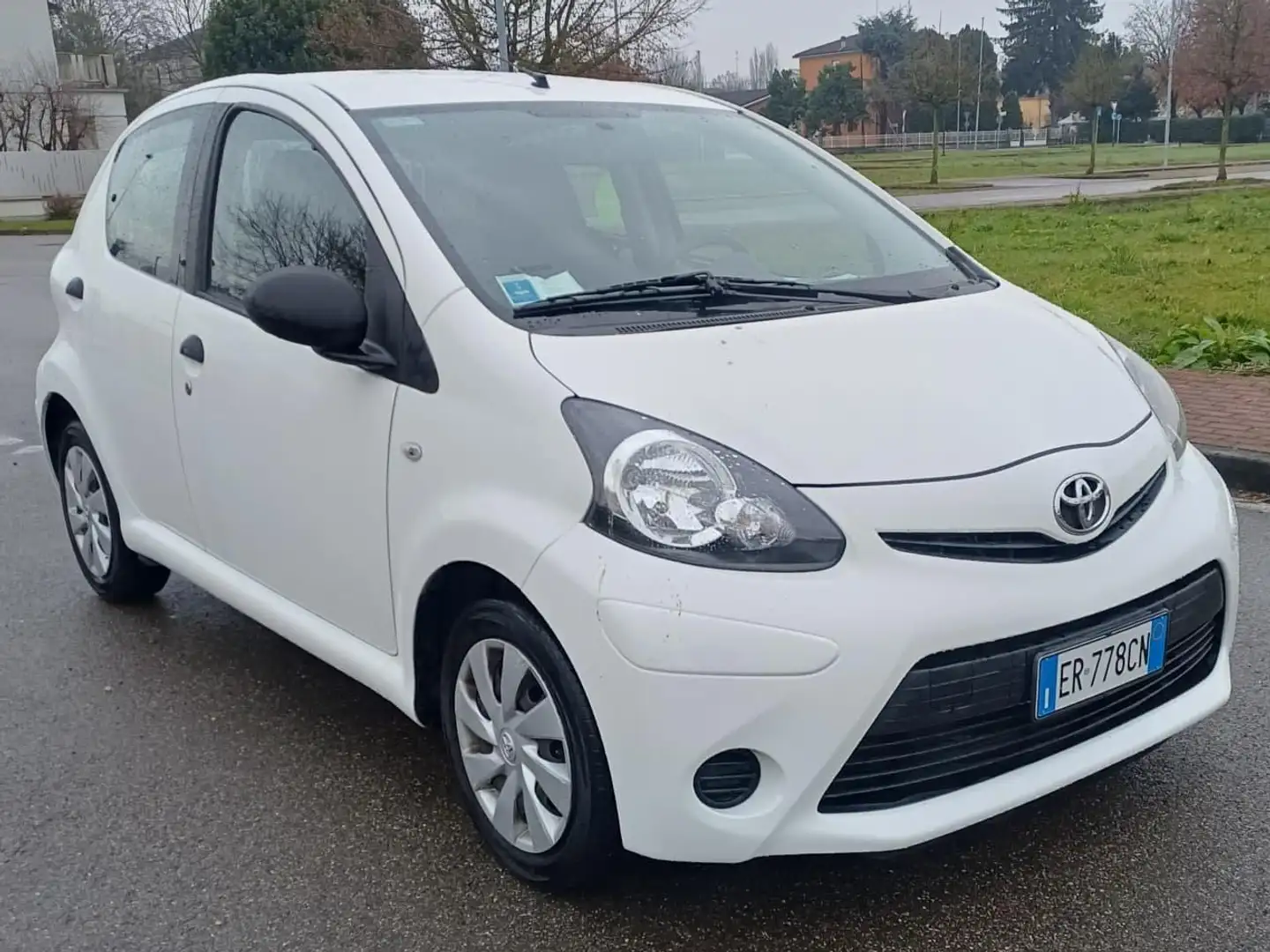 Toyota Aygo Aygo I 2012 5p 1.0 Orange connect (tobasco) Bianco - 1