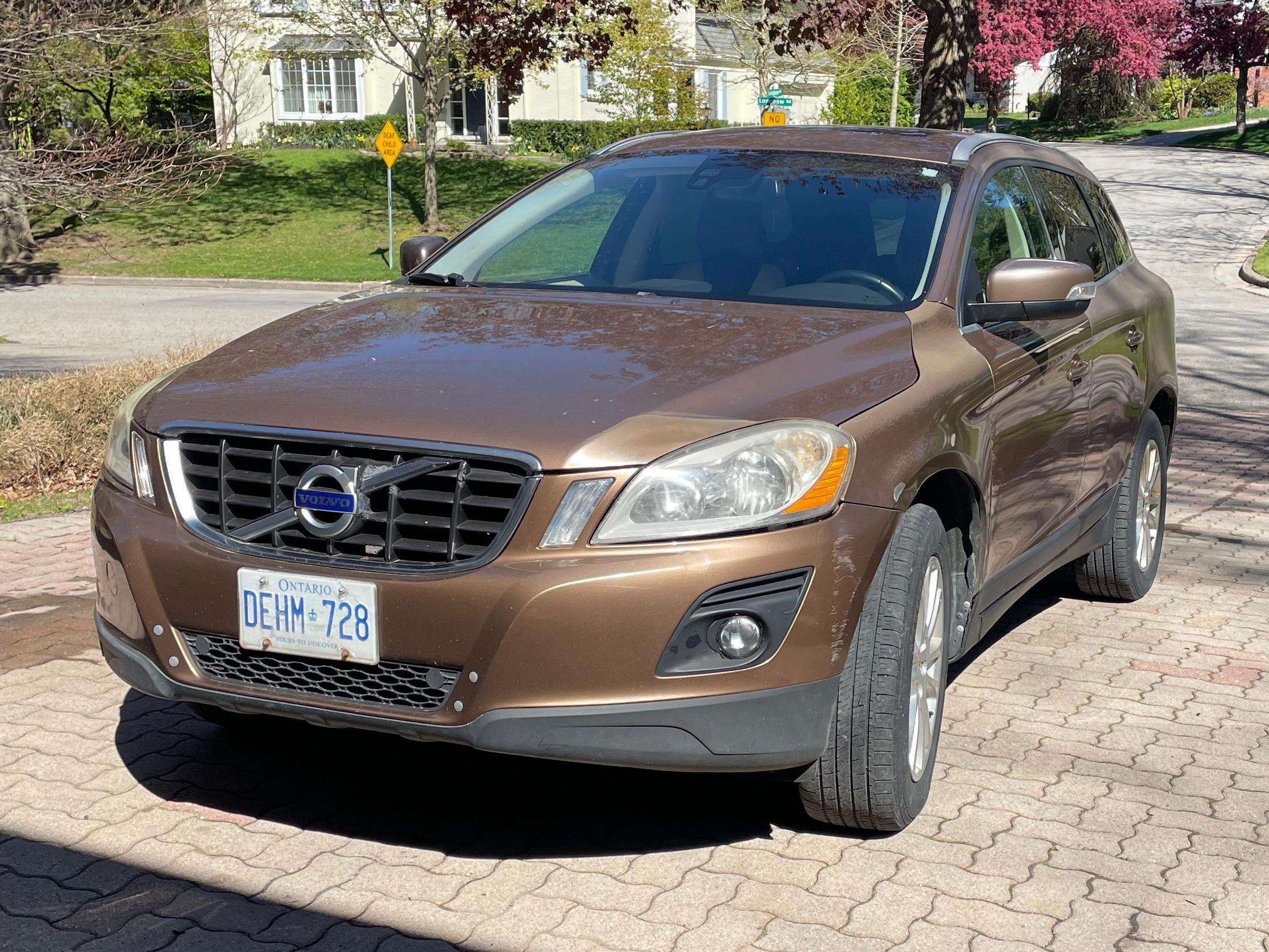 2010 Volvo XC60 T6 alt 2