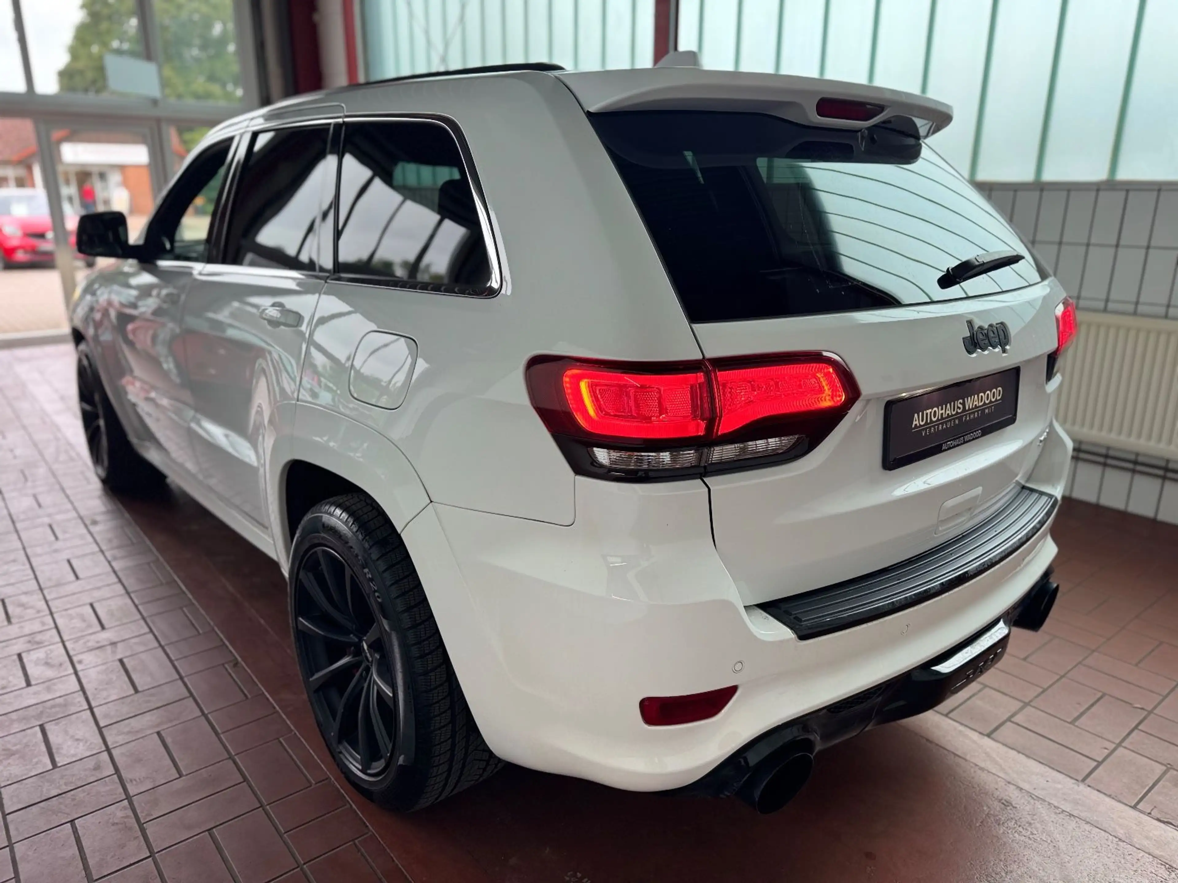 Jeep Grand Cherokee 6.4 V8 HEMI SRT/2.Hd/DVD/Kamera — photo 6
