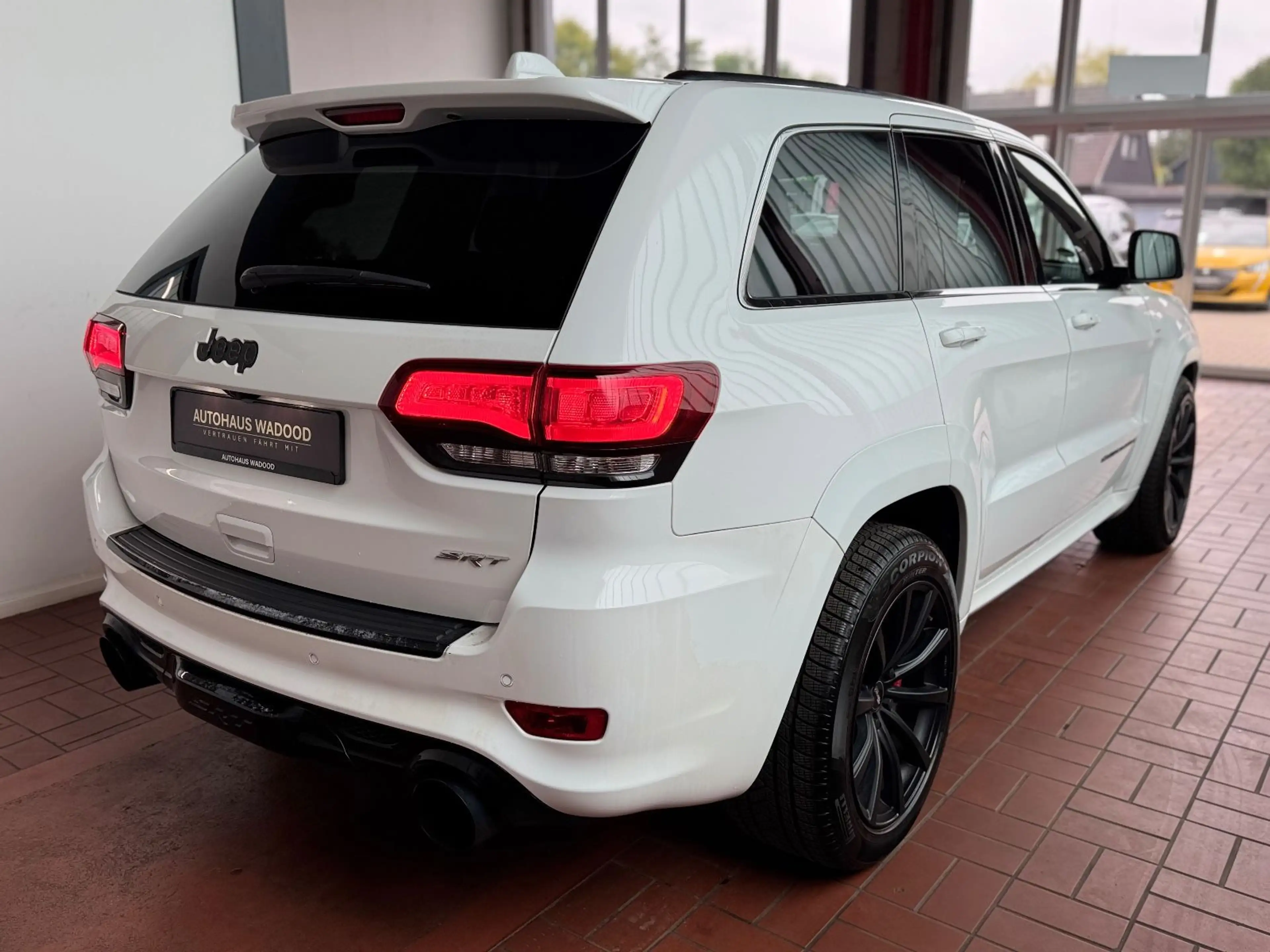 Jeep Grand Cherokee 6.4 V8 HEMI SRT/2.Hd/DVD/Kamera — photo 4
