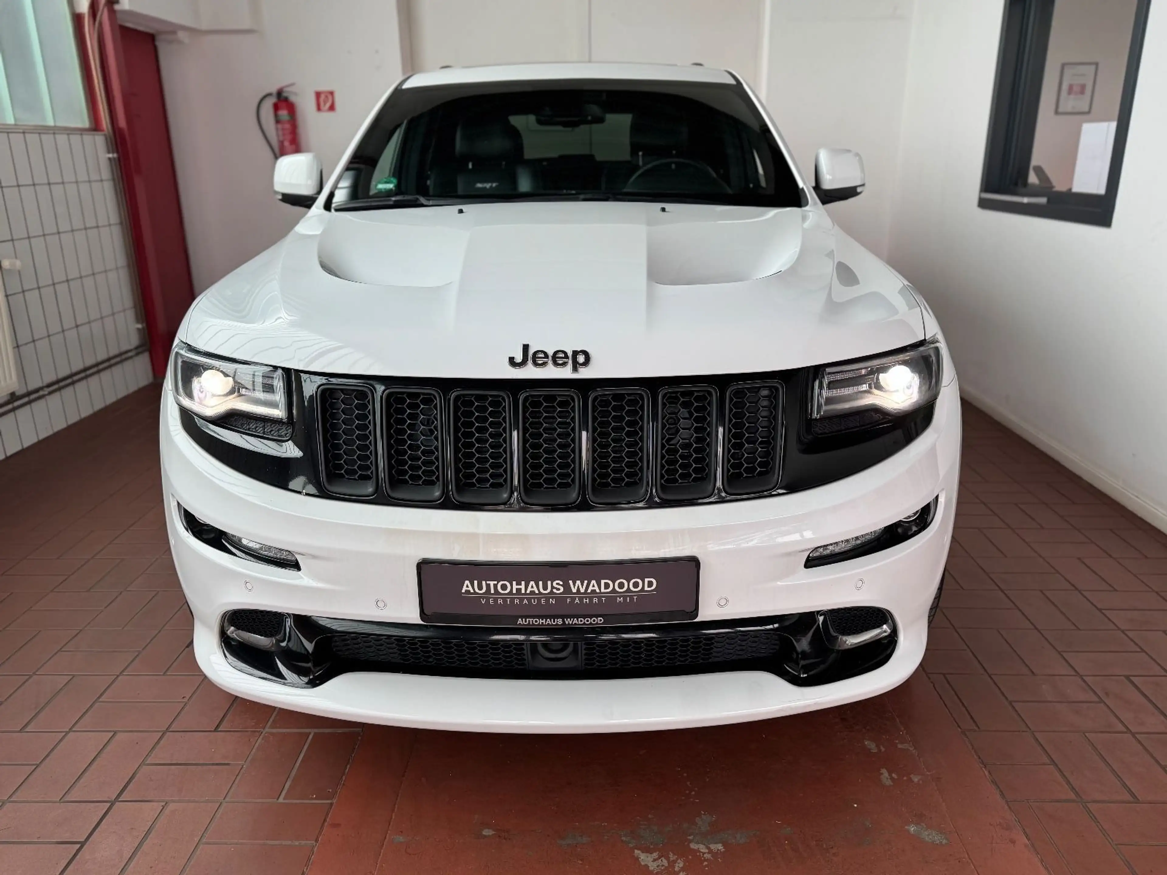Jeep Grand Cherokee 6.4 V8 HEMI SRT/2.Hd/DVD/Kamera — photo 2