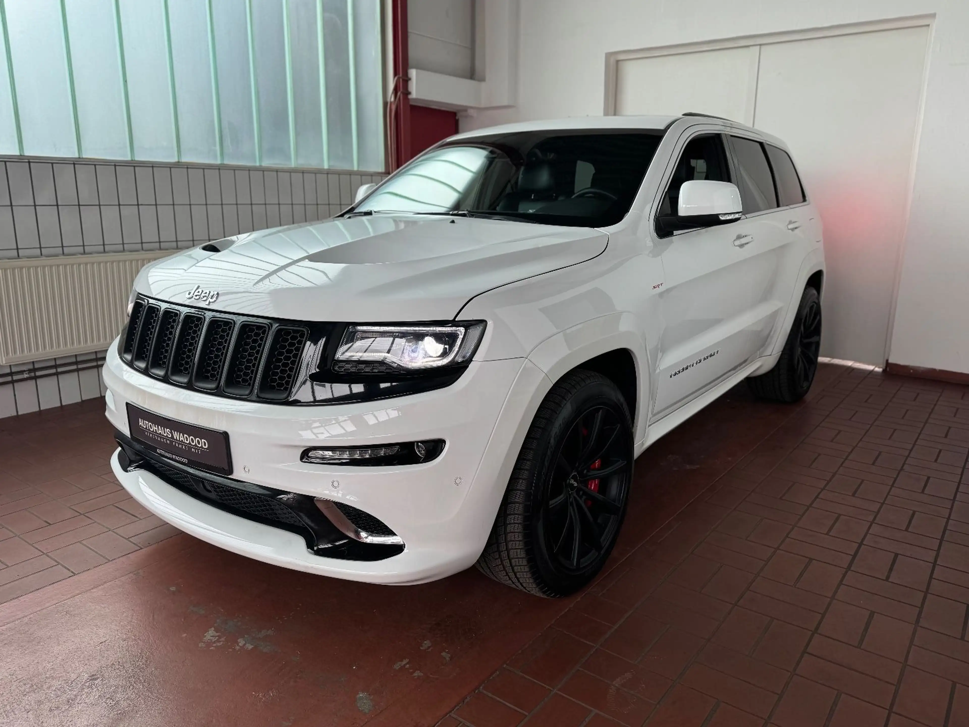 Jeep Grand Cherokee 6.4 V8 HEMI SRT/2.Hd/DVD/Kamera — photo 3