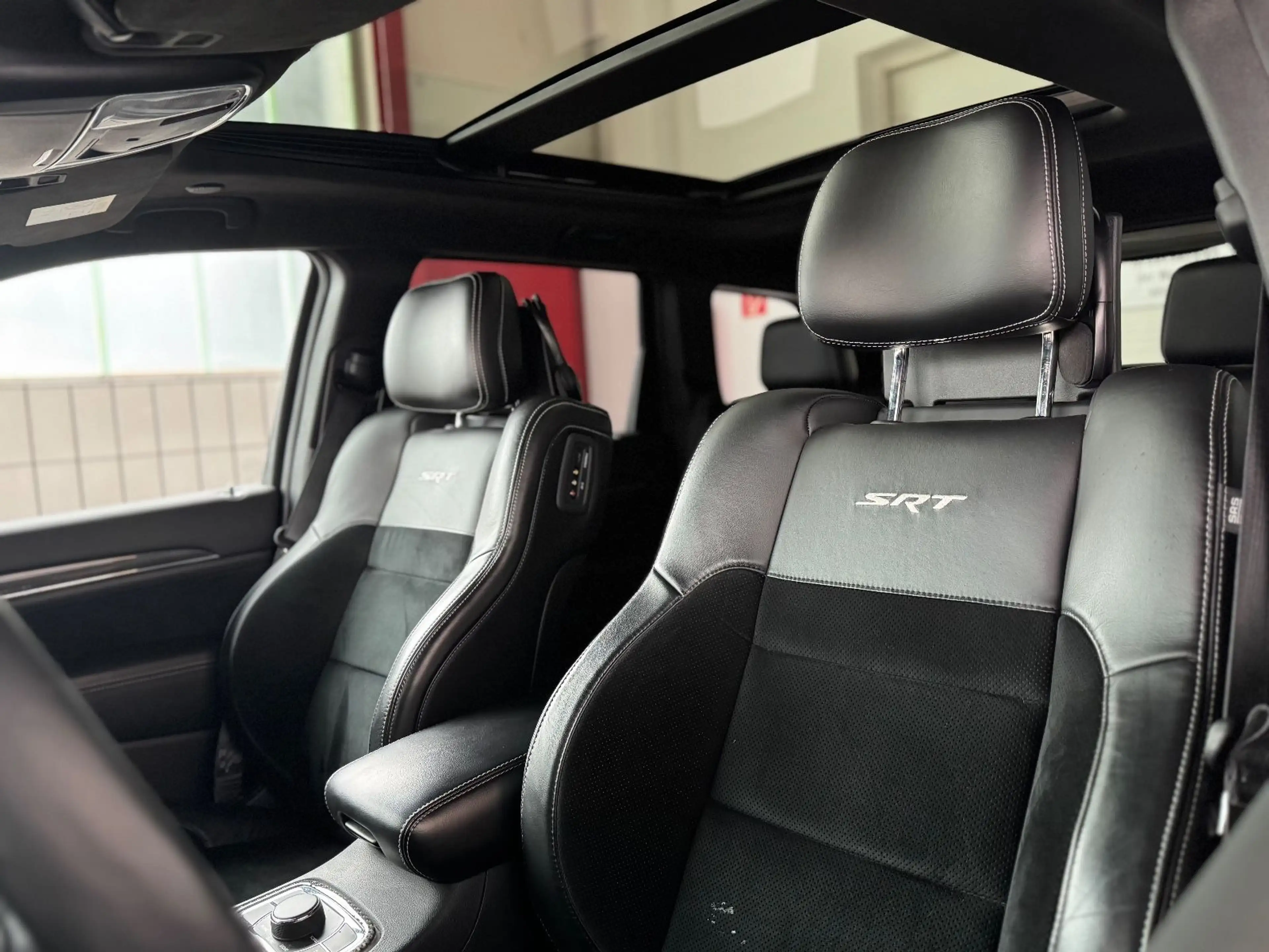 Jeep Grand Cherokee 6.4 V8 HEMI SRT/2.Hd/DVD/Kamera — photo 12