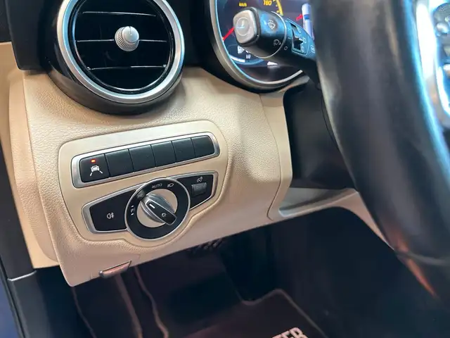 Mercedes-Benz 300 view 9