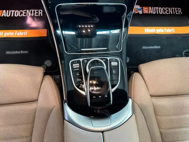 Mercedes-Benz 300 view 11