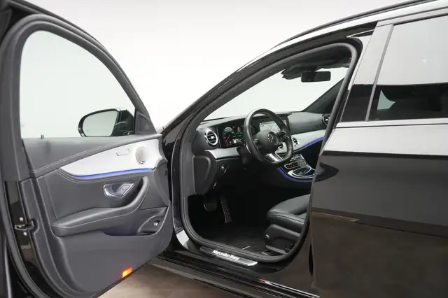 Mercedes-Benz 300 view 11