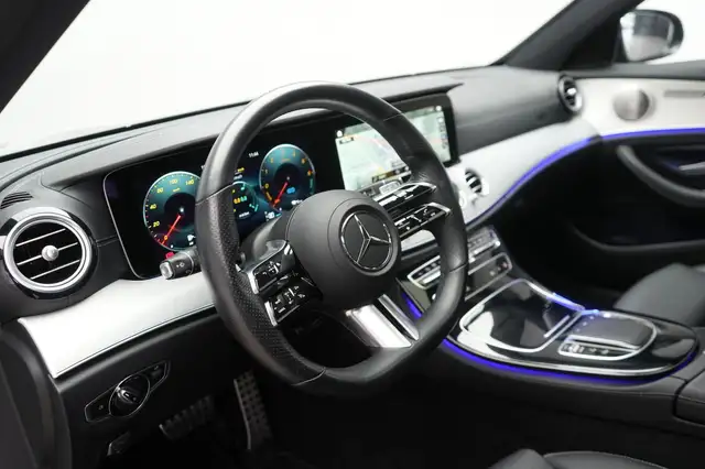 Mercedes-Benz 300 view 12