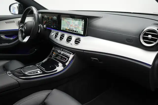 Mercedes-Benz 300 view 7