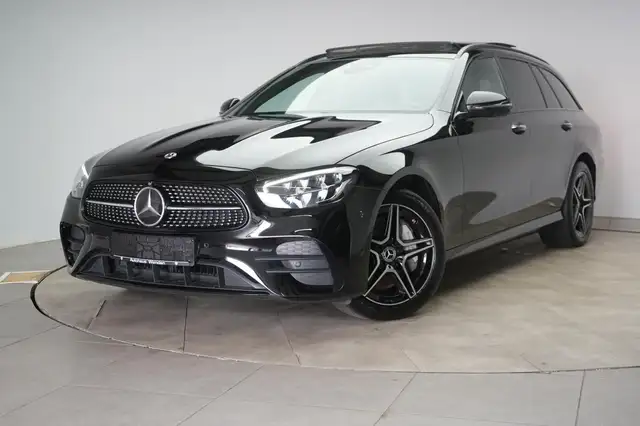 Mercedes-Benz 300 view 3