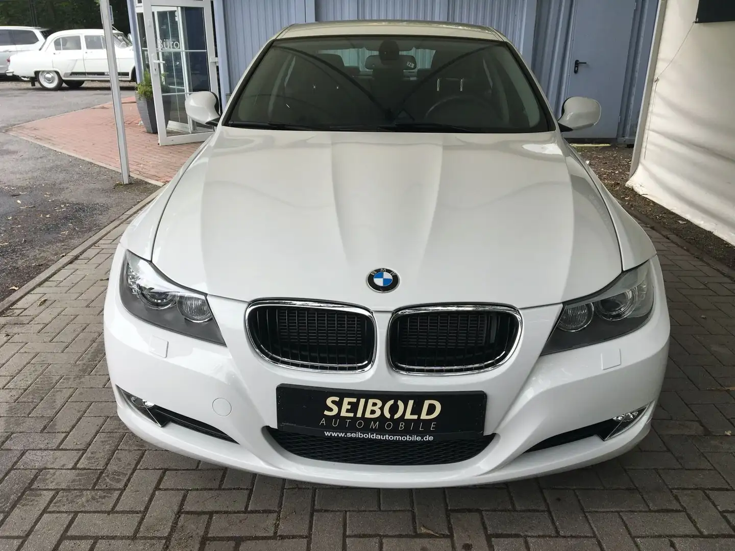 BMW 318 i/1.Hd/33Tkm/Klimatr/Sitzh/Xenon/PDC/Allwette Bílá - 2