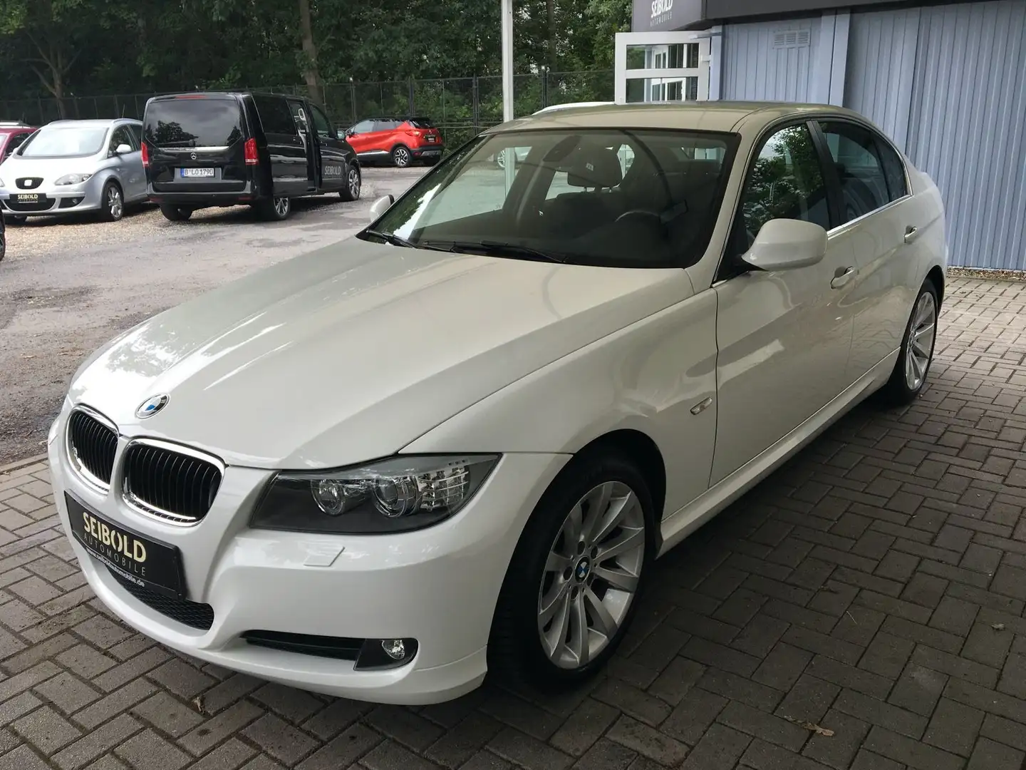 BMW 318 i/1.Hd/33Tkm/Klimatr/Sitzh/Xenon/PDC/Allwette Bílá - 1