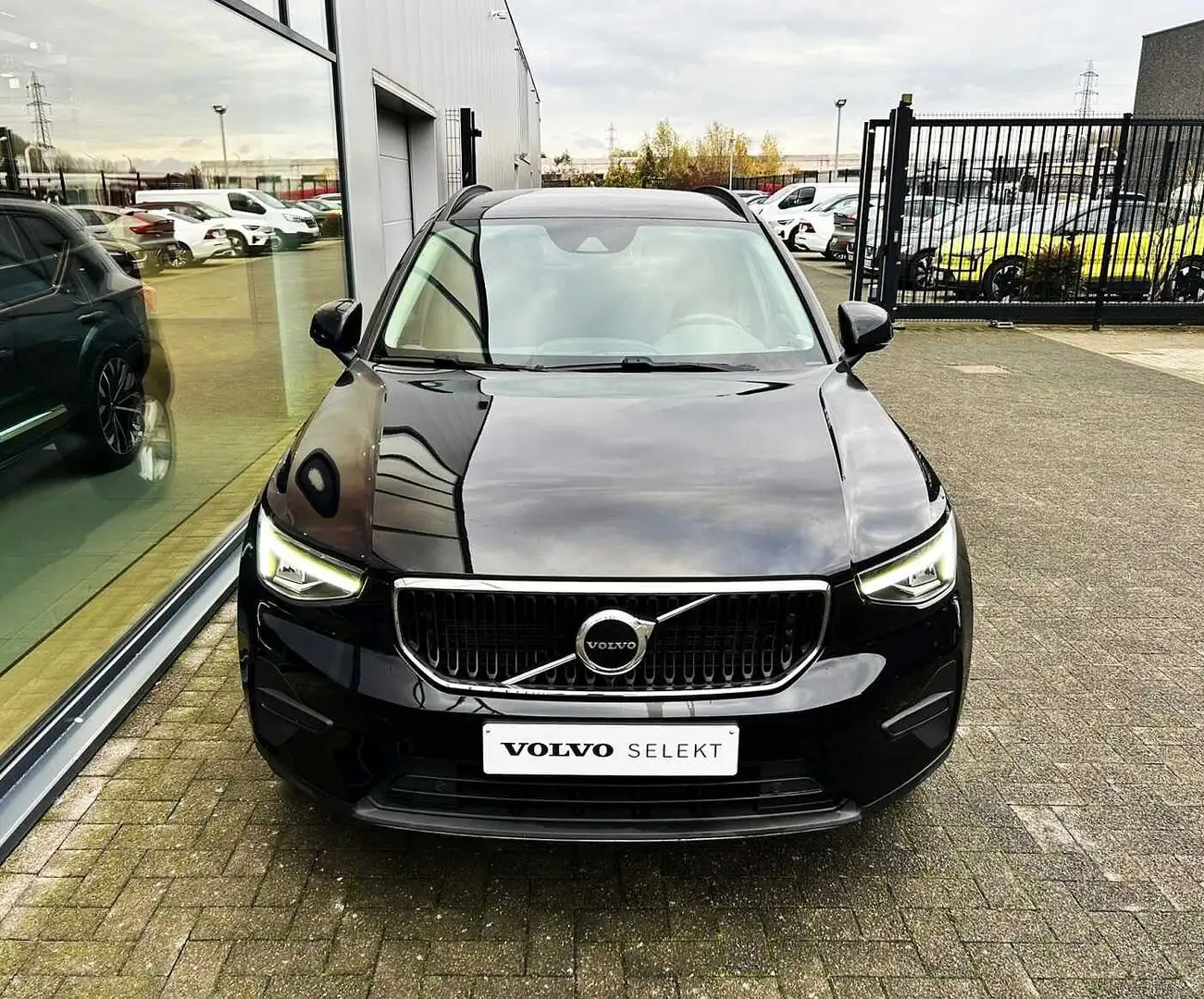 Volvo XC40 T2 Automatique Essence Noir - 2
