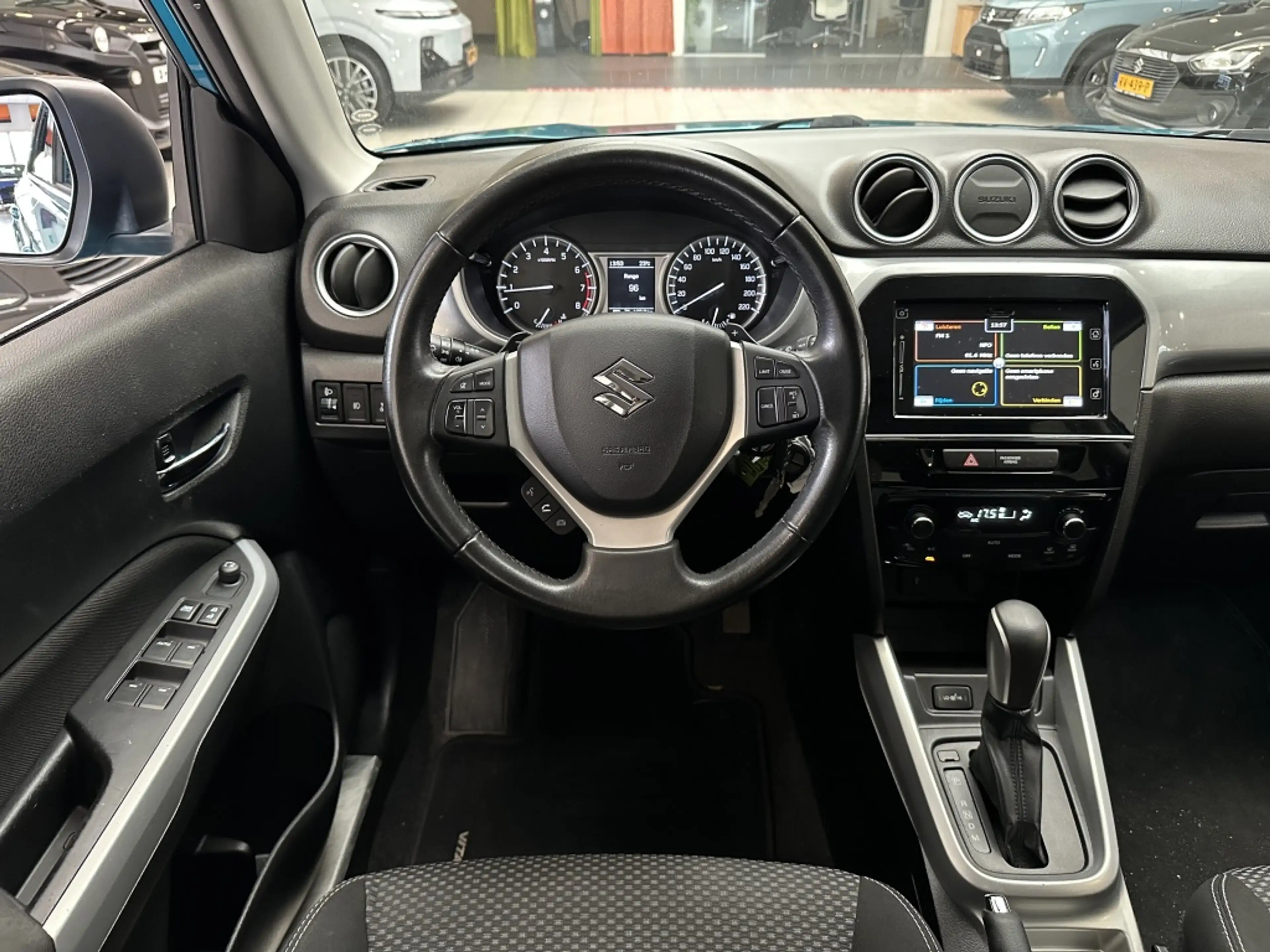 Suzuki Vitara 1.6 Exclusive [ TREKHAAK | ALL-SEASON | CAMERA | C — photo 2