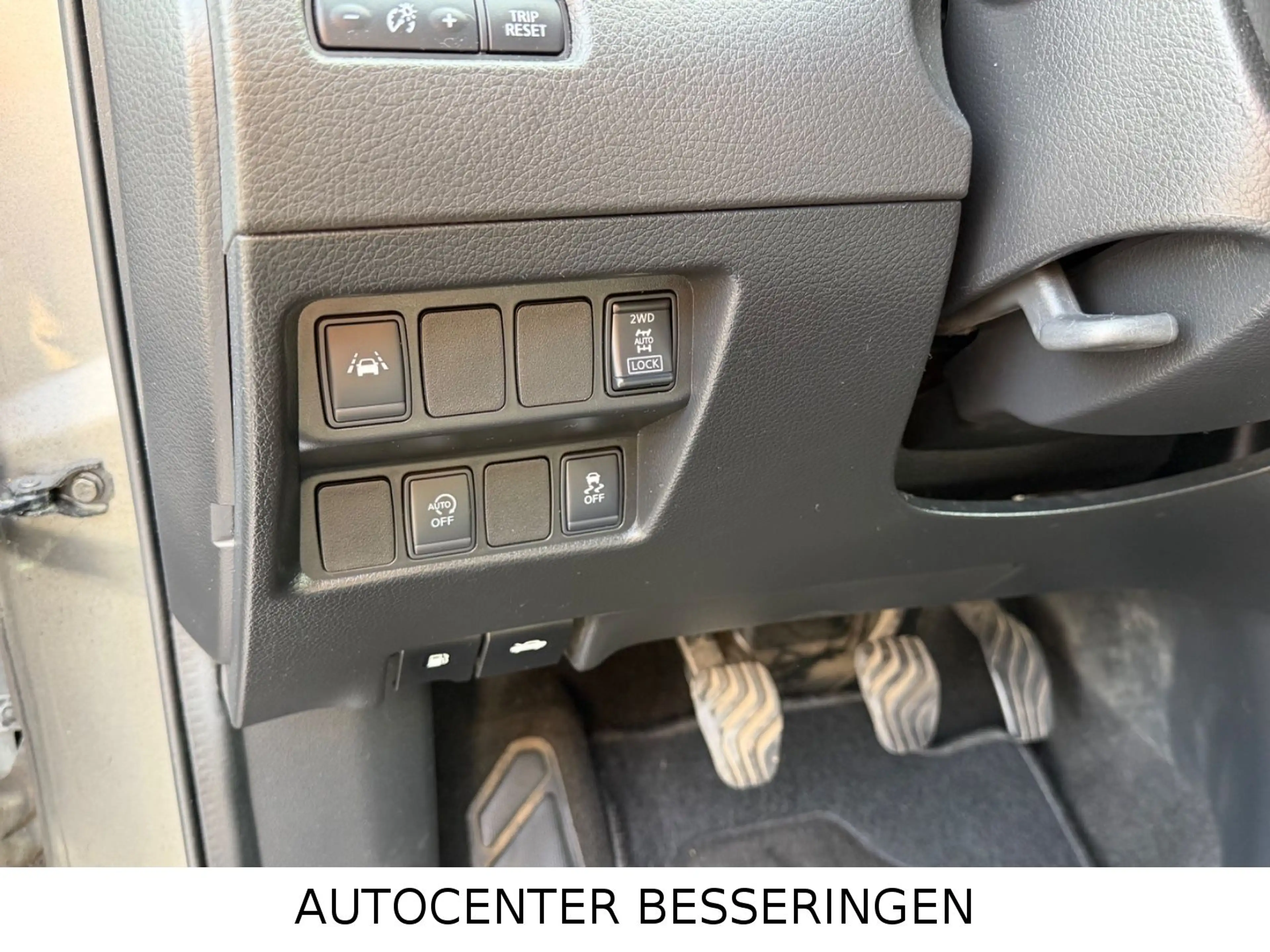 Nissan Qashqai 4x4 * XENON * LEDER * NAVI * EURO 6 * — photo 11