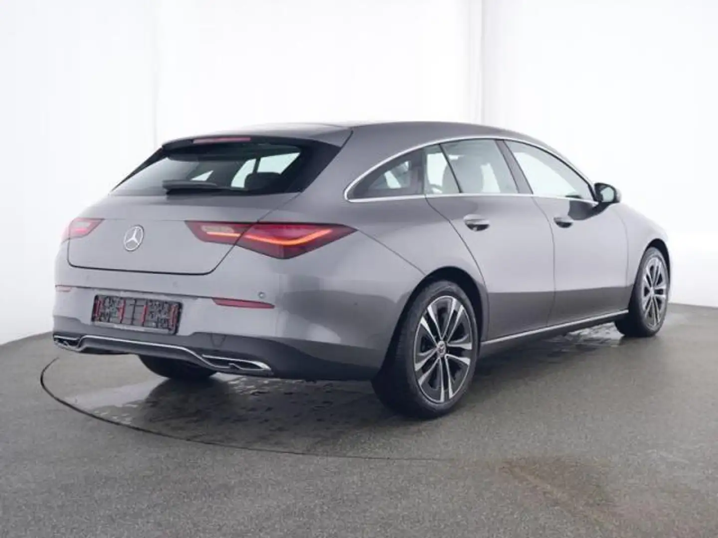 Mercedes-Benz CLA 180 Aut. Shooting Brake Sport Šedá - 2