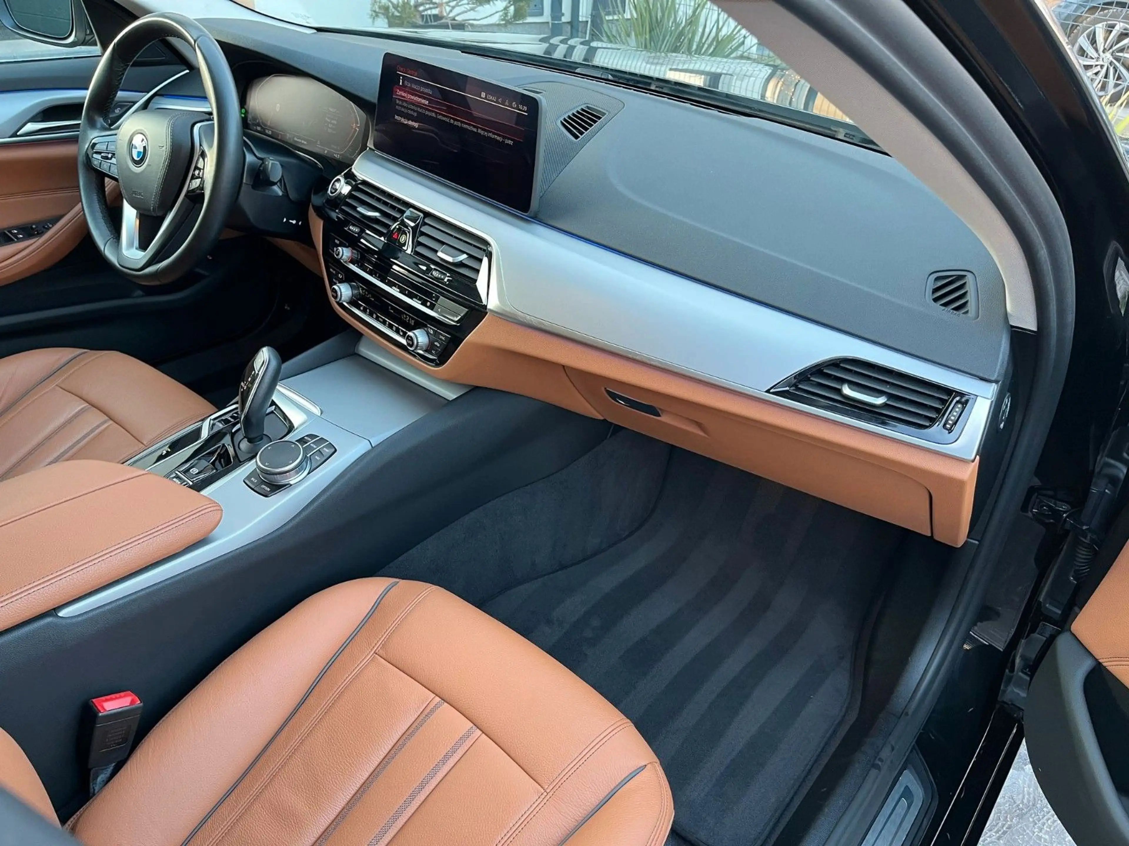 BMW 518 d LCI 2021 Luxury Line COC — photo 13