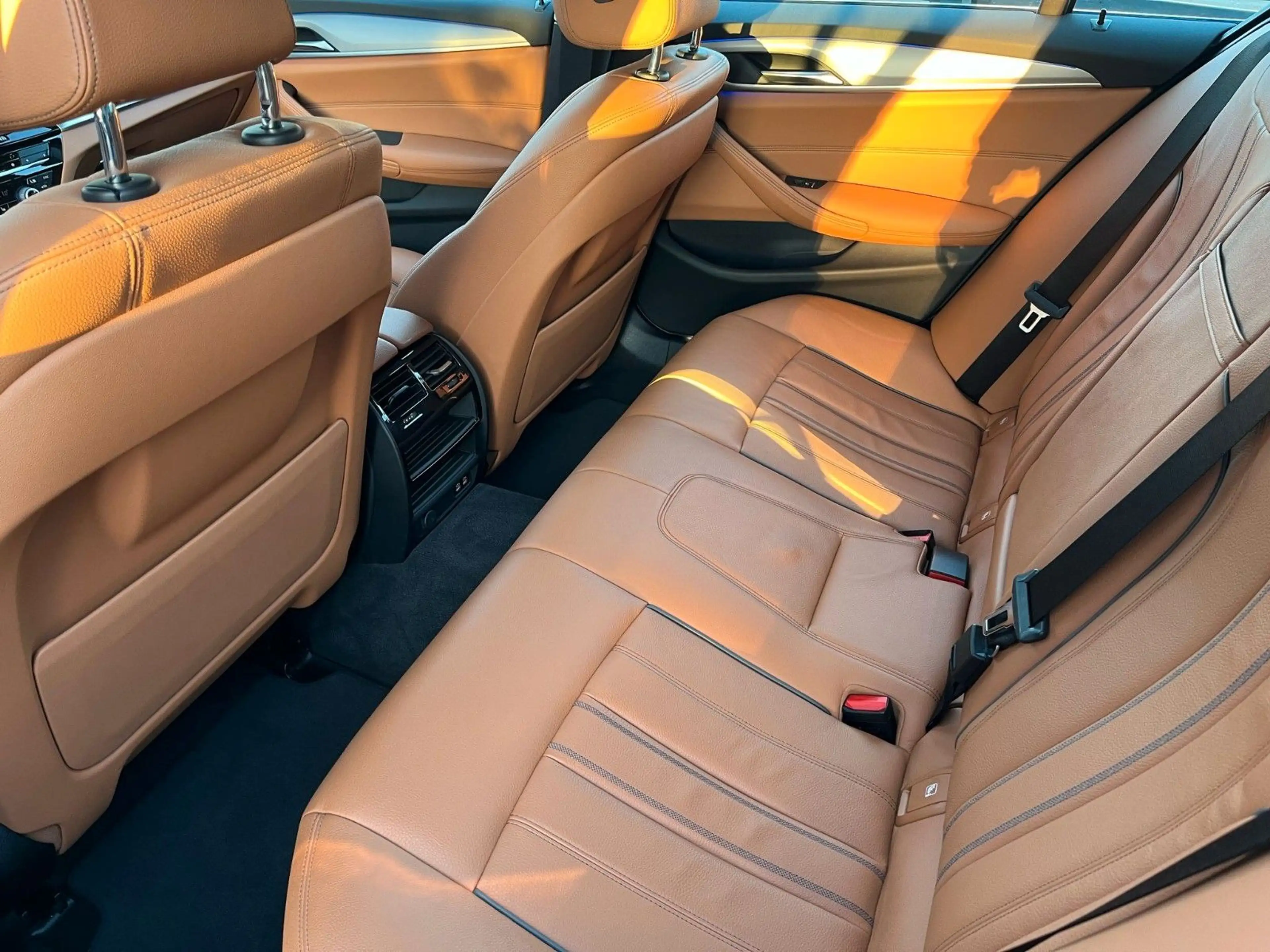 BMW 518 d LCI 2021 Luxury Line COC — photo 14