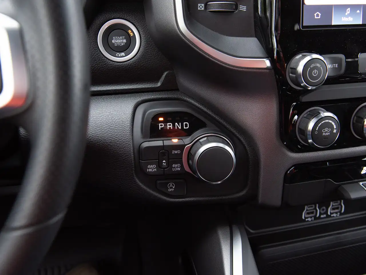 RAM 1500 снимка RAM 1500