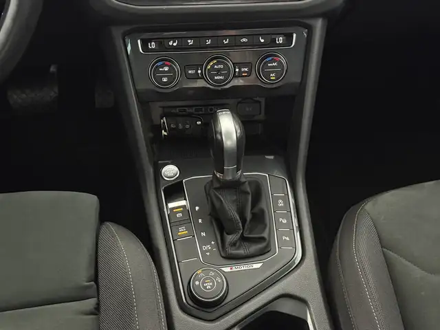 Volkswagen Tiguan view 12