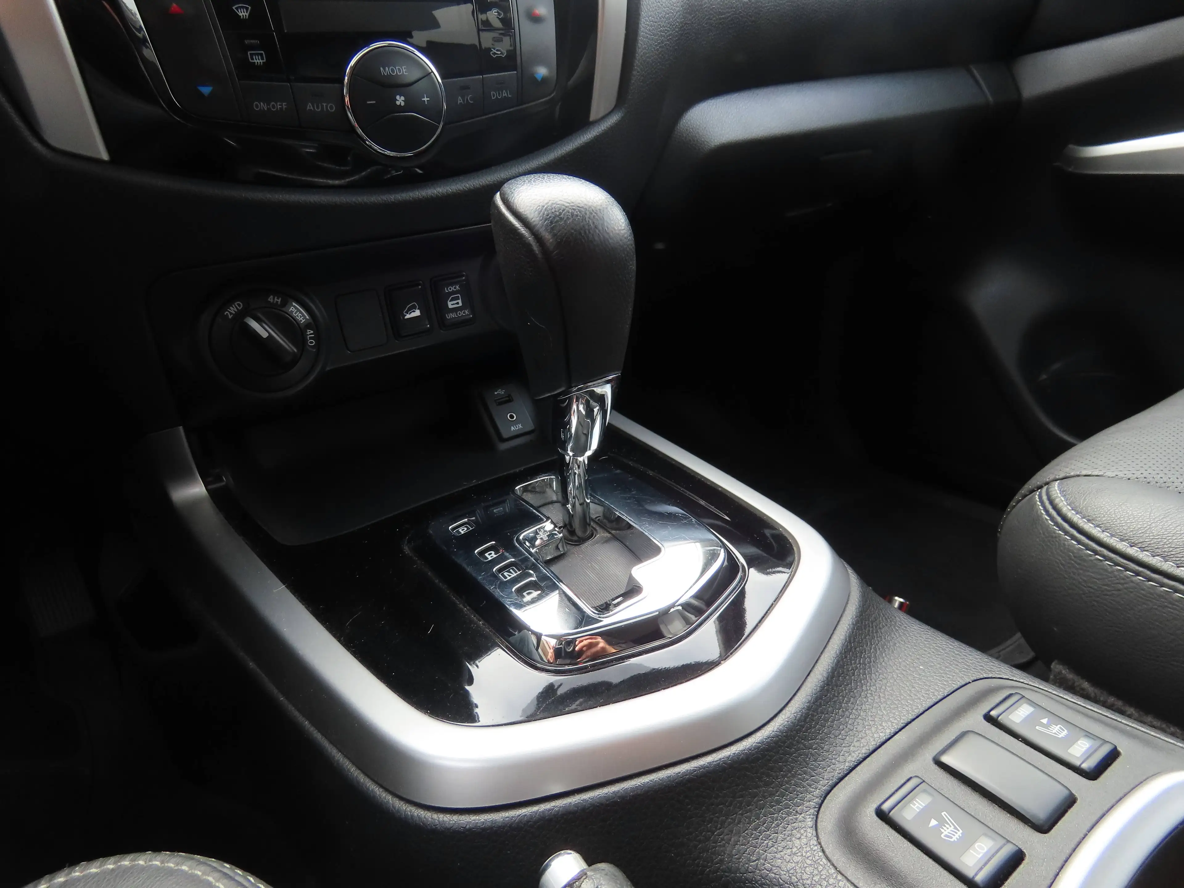 Nissan Navara 2.3 dCi 4WD Tekna — photo 11