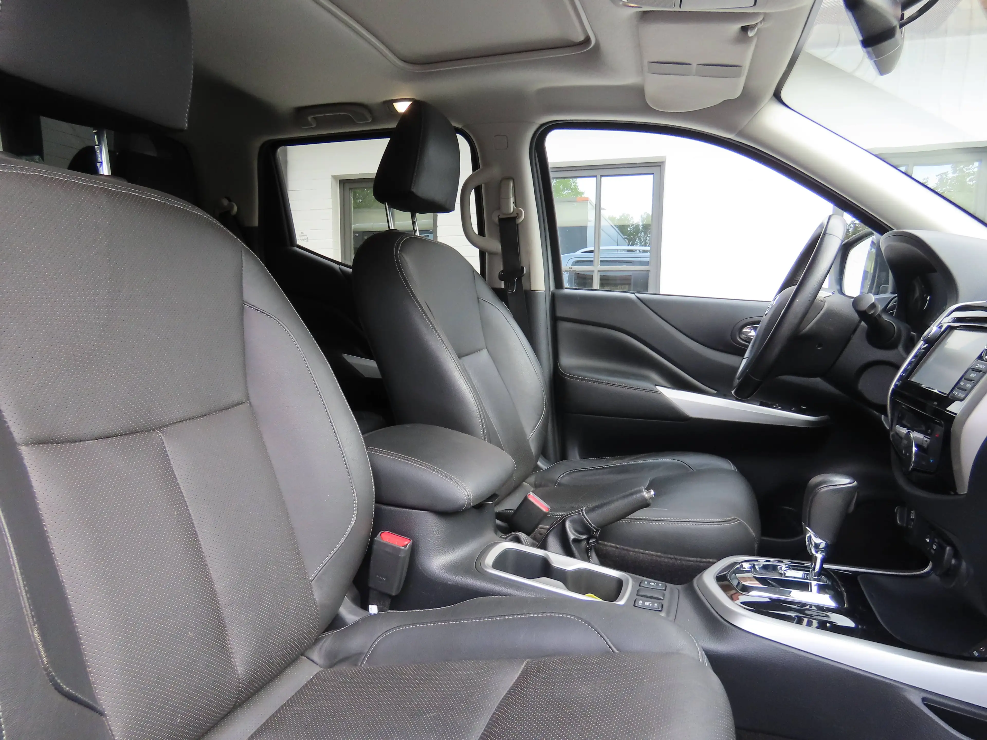 Nissan Navara 2.3 dCi 4WD Tekna — photo 14