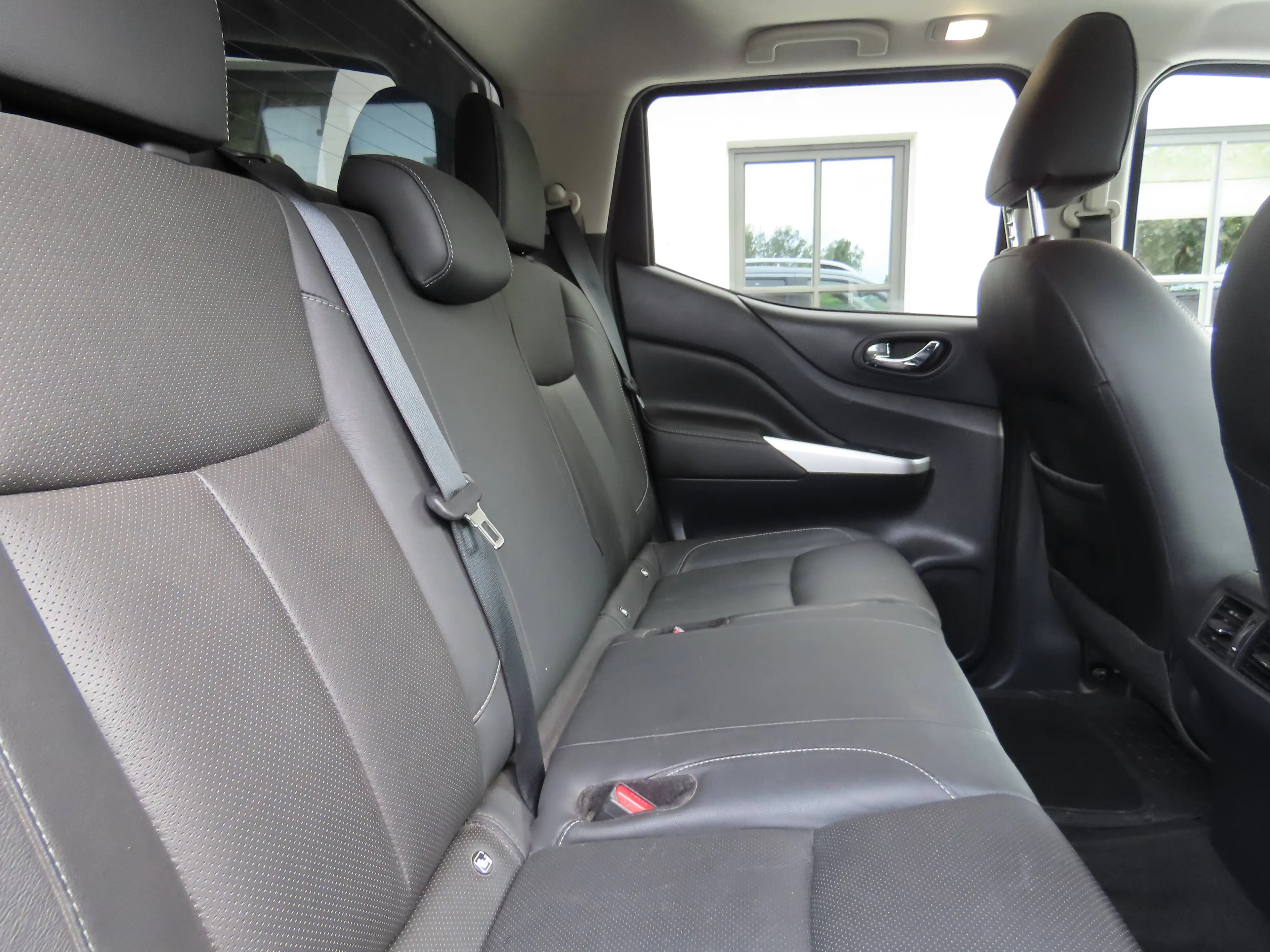 Nissan Navara 2.3 dCi 4WD Tekna — photo 6
