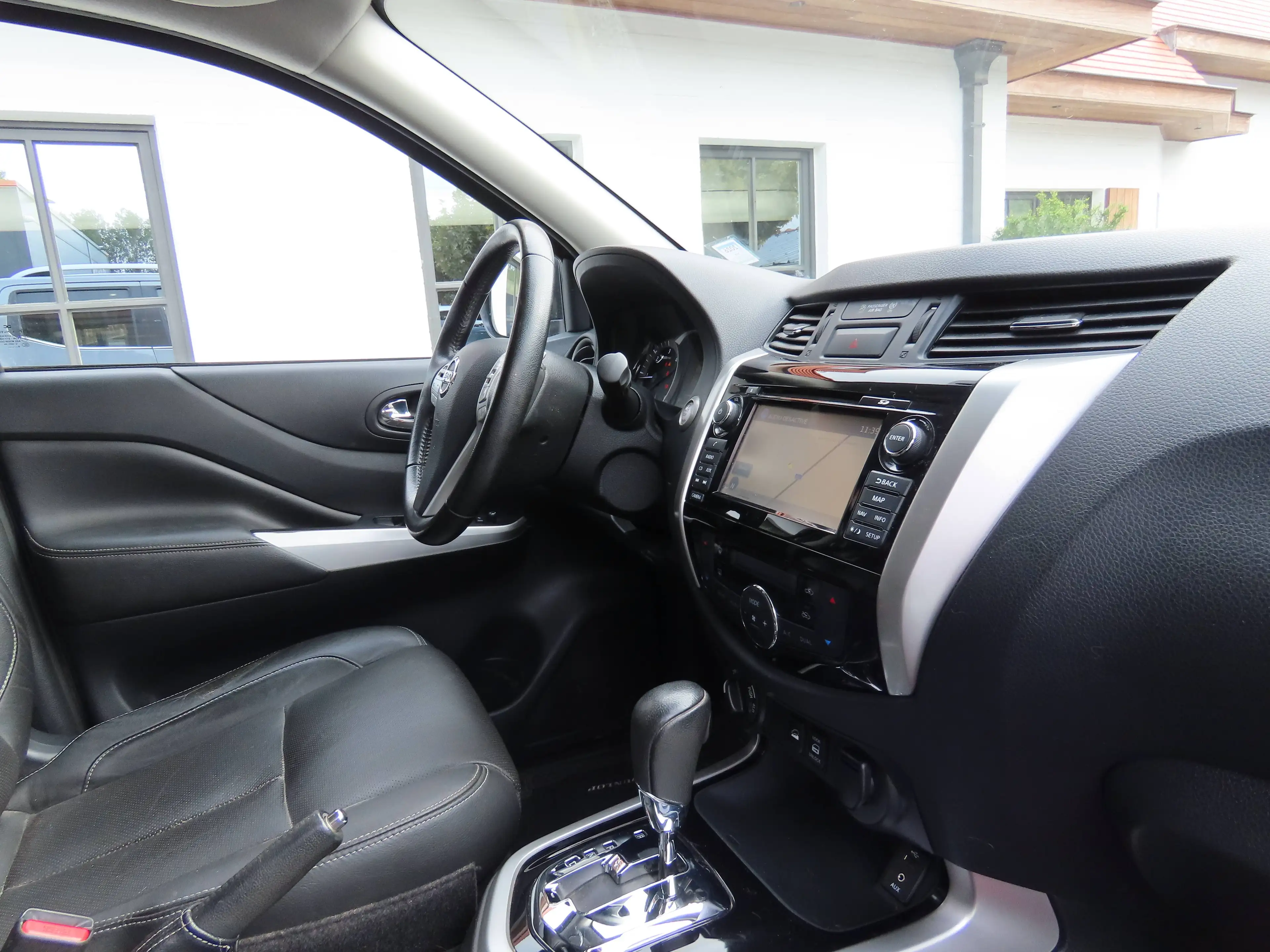 Nissan Navara 2.3 dCi 4WD Tekna — photo 4