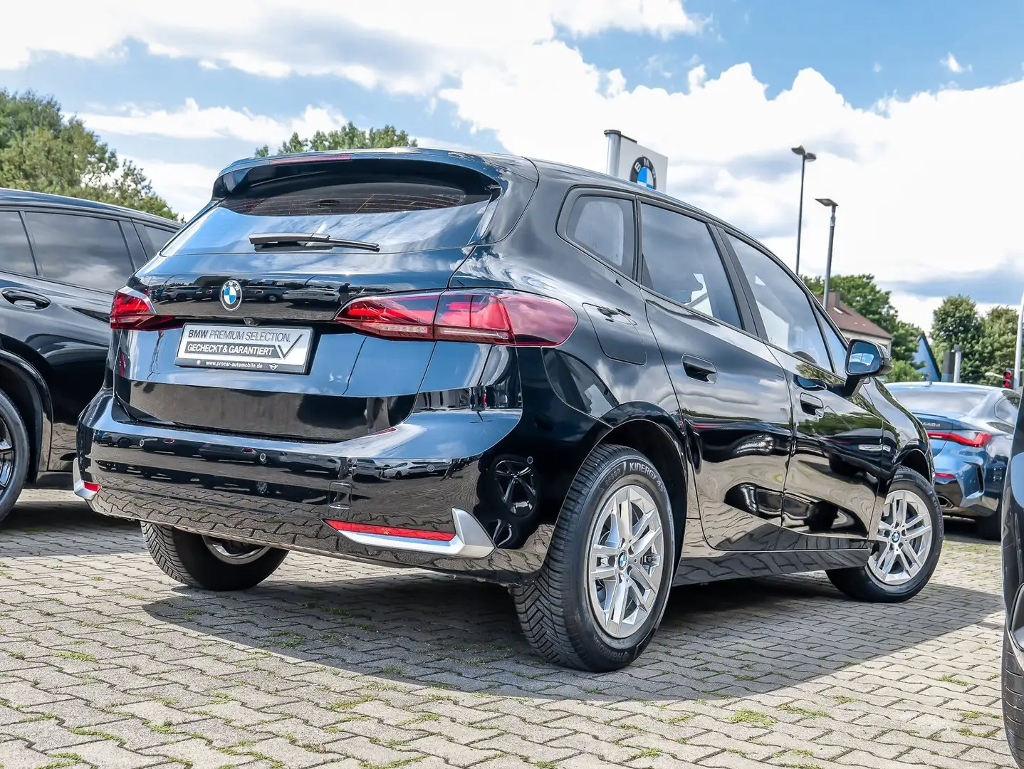 BMW 218 i Active Tourer Widescreen Display Navi DAB RFK Schwarz - 2