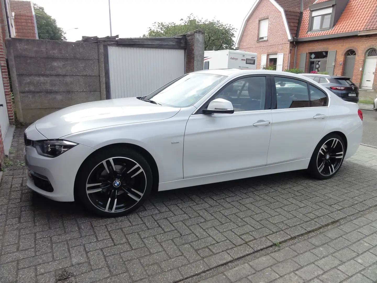 BMW 320 320i Aut. Luxury Line Blanc - 1