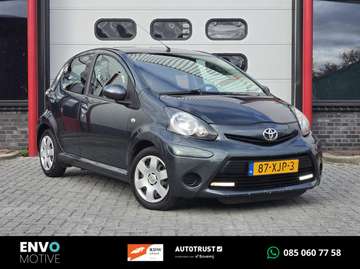 1.0 VVT-i Aspiration Automaat Airco/Navi/APK '27