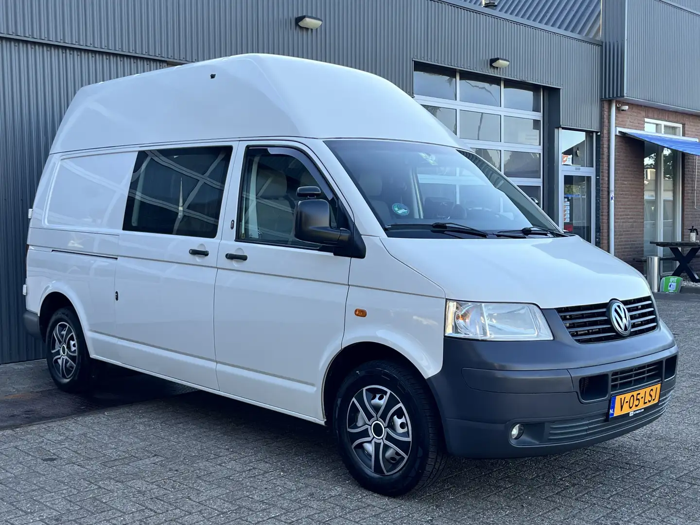 Volkswagen T5 Transporter 2.5 TDI 340 130pk L2H3 BTW vrij! Automaat Airco Tr Wit - 1