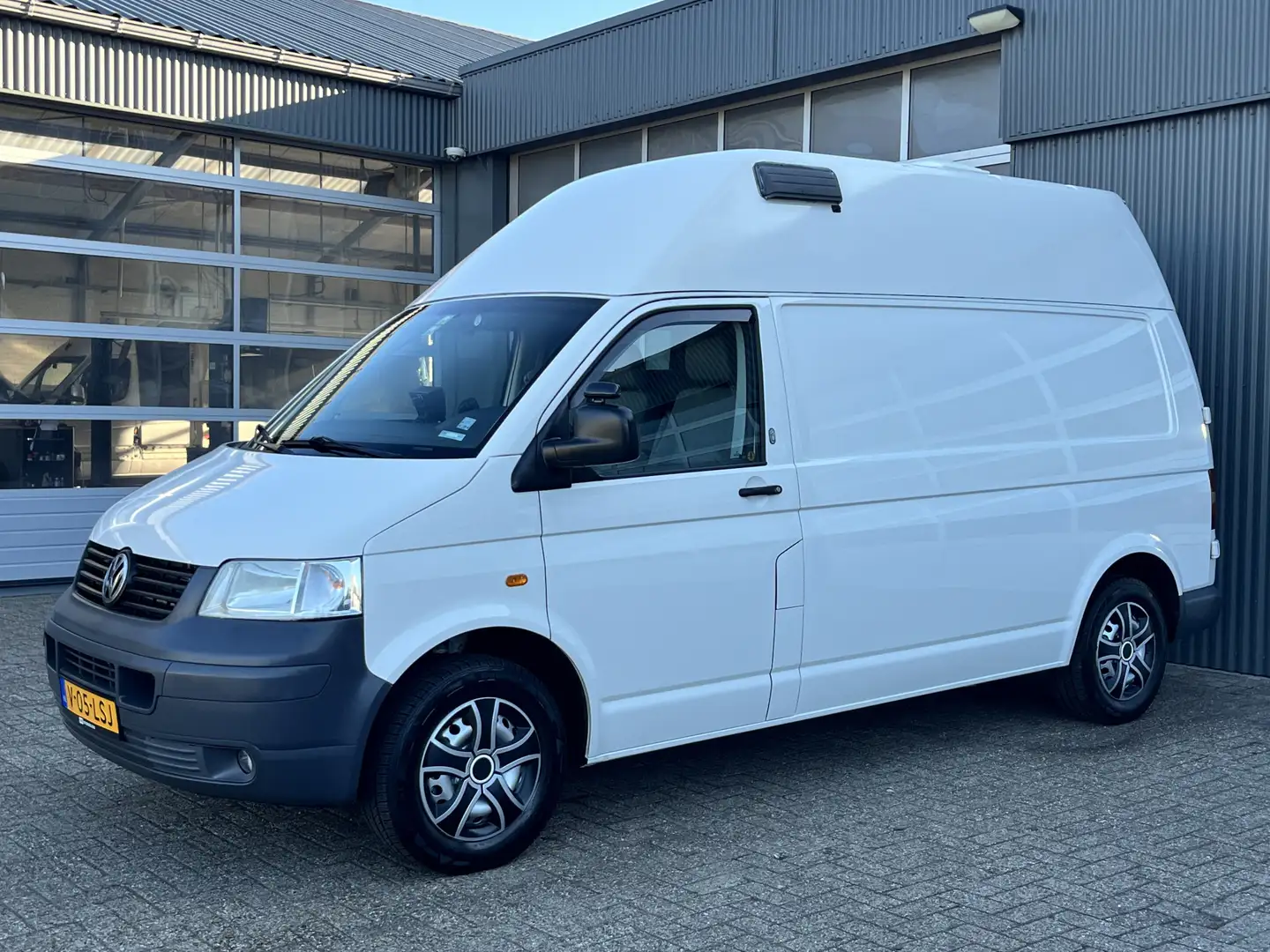 Volkswagen T5 Transporter 2.5 TDI 340 130pk L2H3 BTW vrij! Automaat Airco Tr Wit - 2