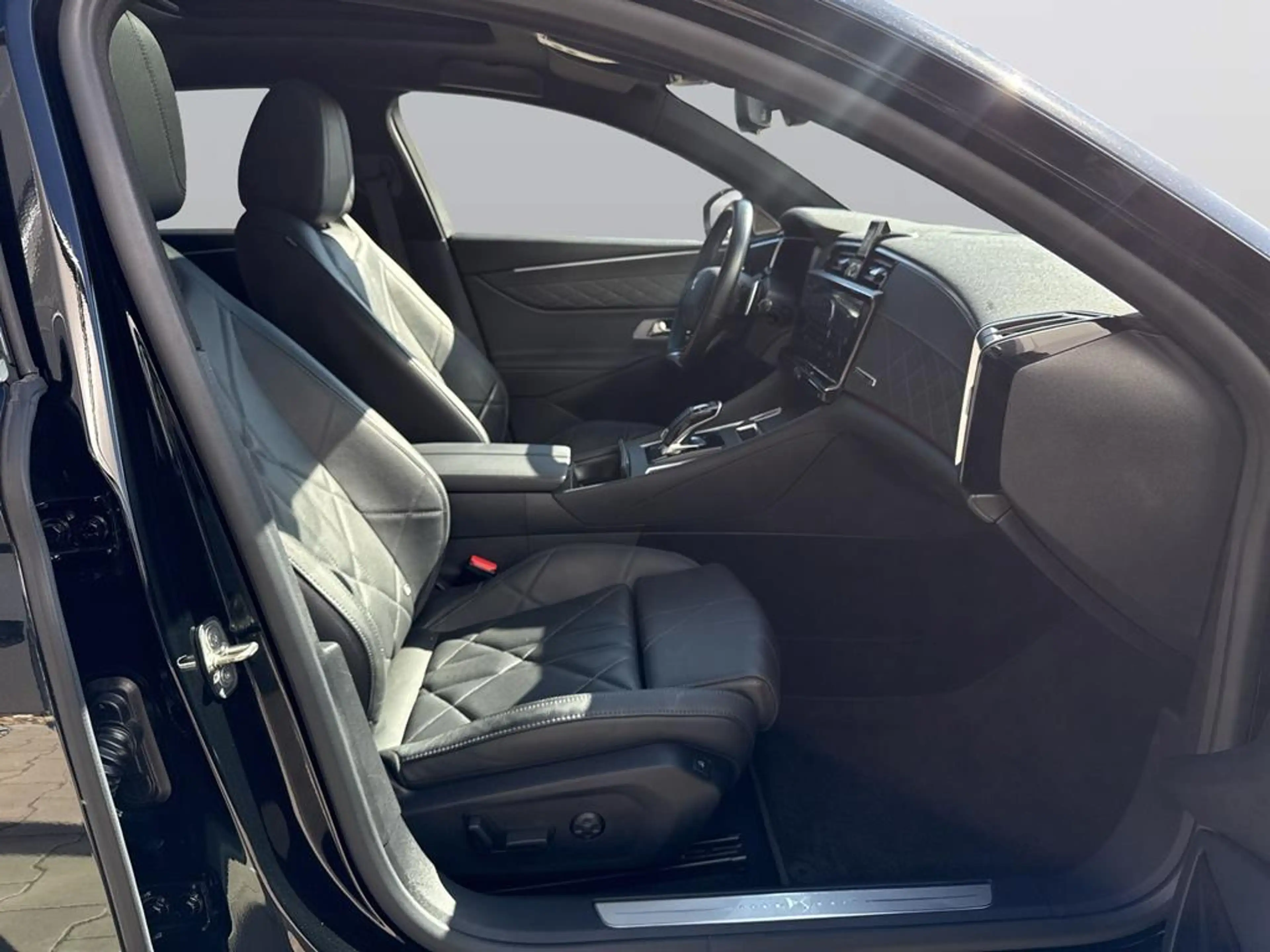 DS Automobiles DS 9 E-Tense Hybrid 220 Rivoli + — photo 11