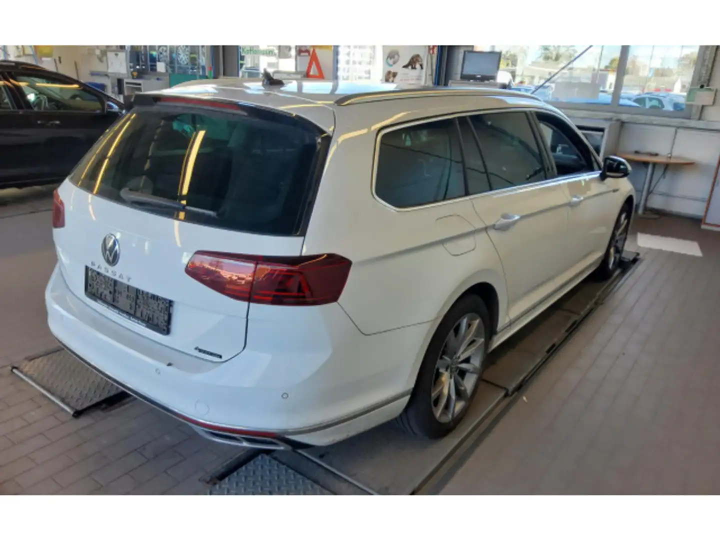 Volkswagen Passat Variant 2.0 TDI DSG Elegance AHK Navi Rea Weiß - 2