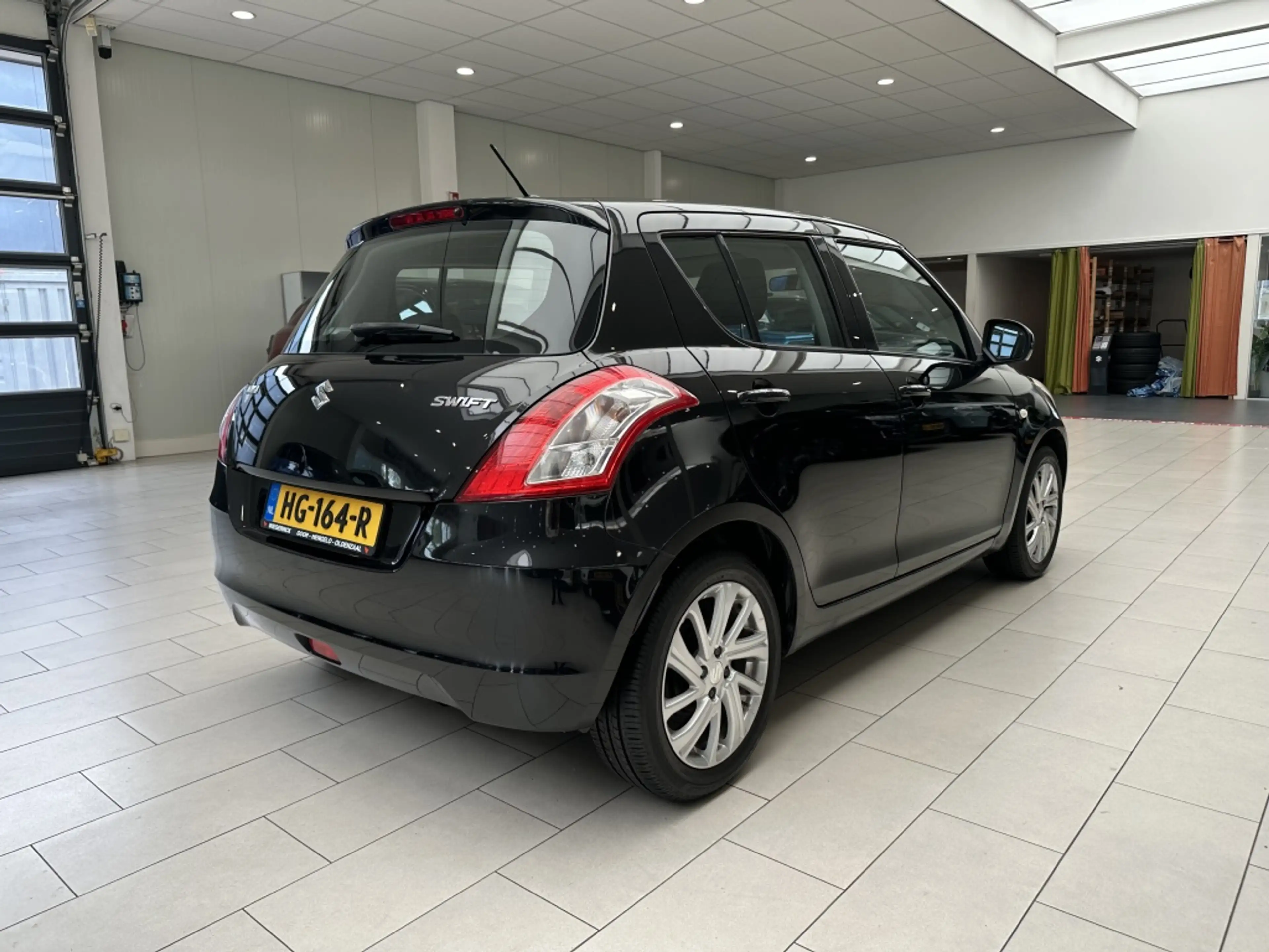 Suzuki Swift 1.2 Dynamic [ AIRCO I LAGE KM I 16 INCH I CRUISE ] — photo 3