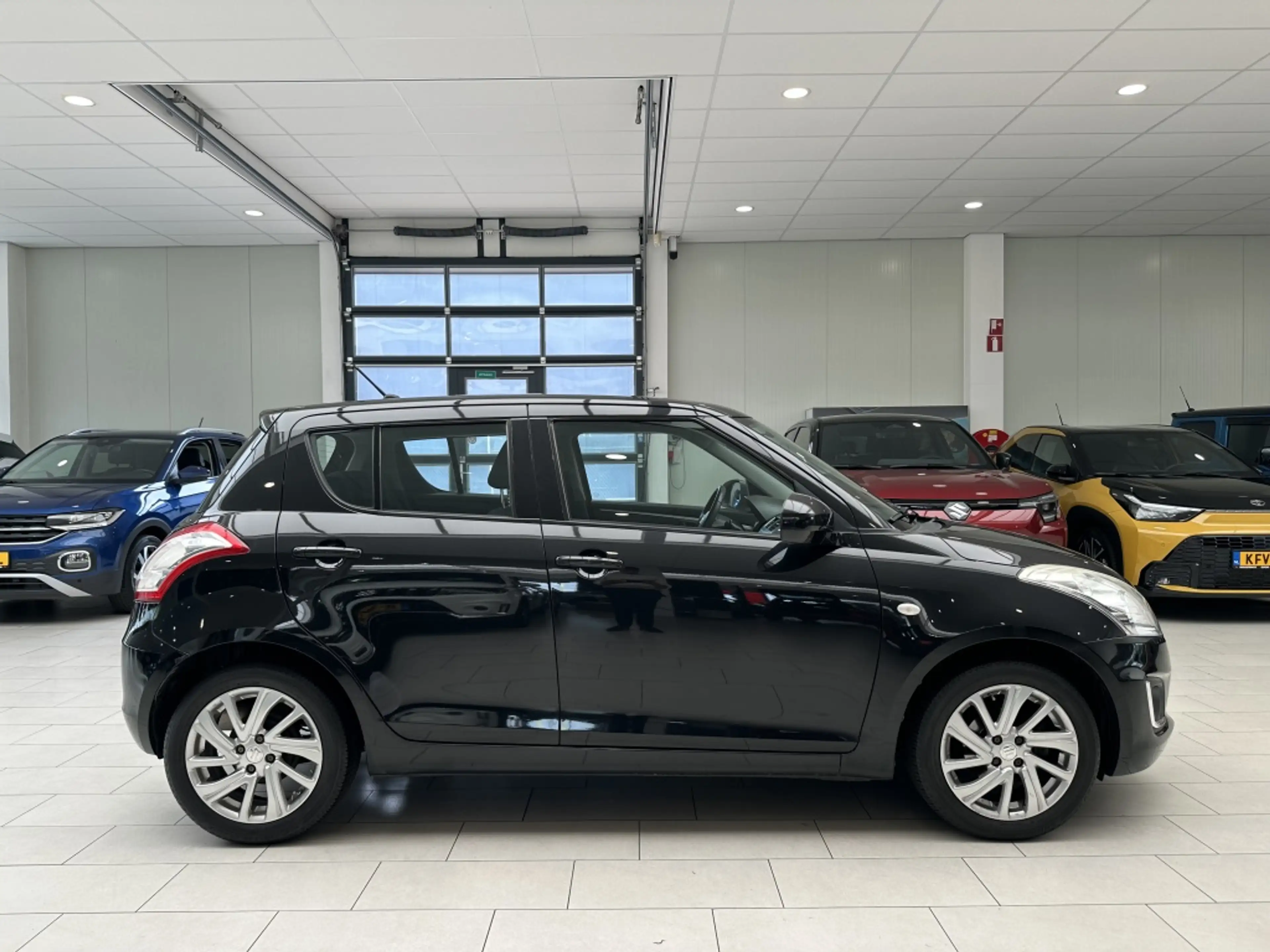 Suzuki Swift 1.2 Dynamic [ AIRCO I LAGE KM I 16 INCH I CRUISE ] — photo 9