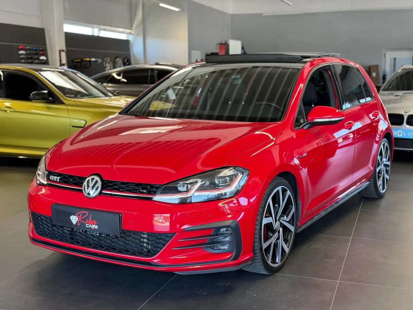 Volkswagen Golf GTI 2,0 TSI DSG Rouge - 1
