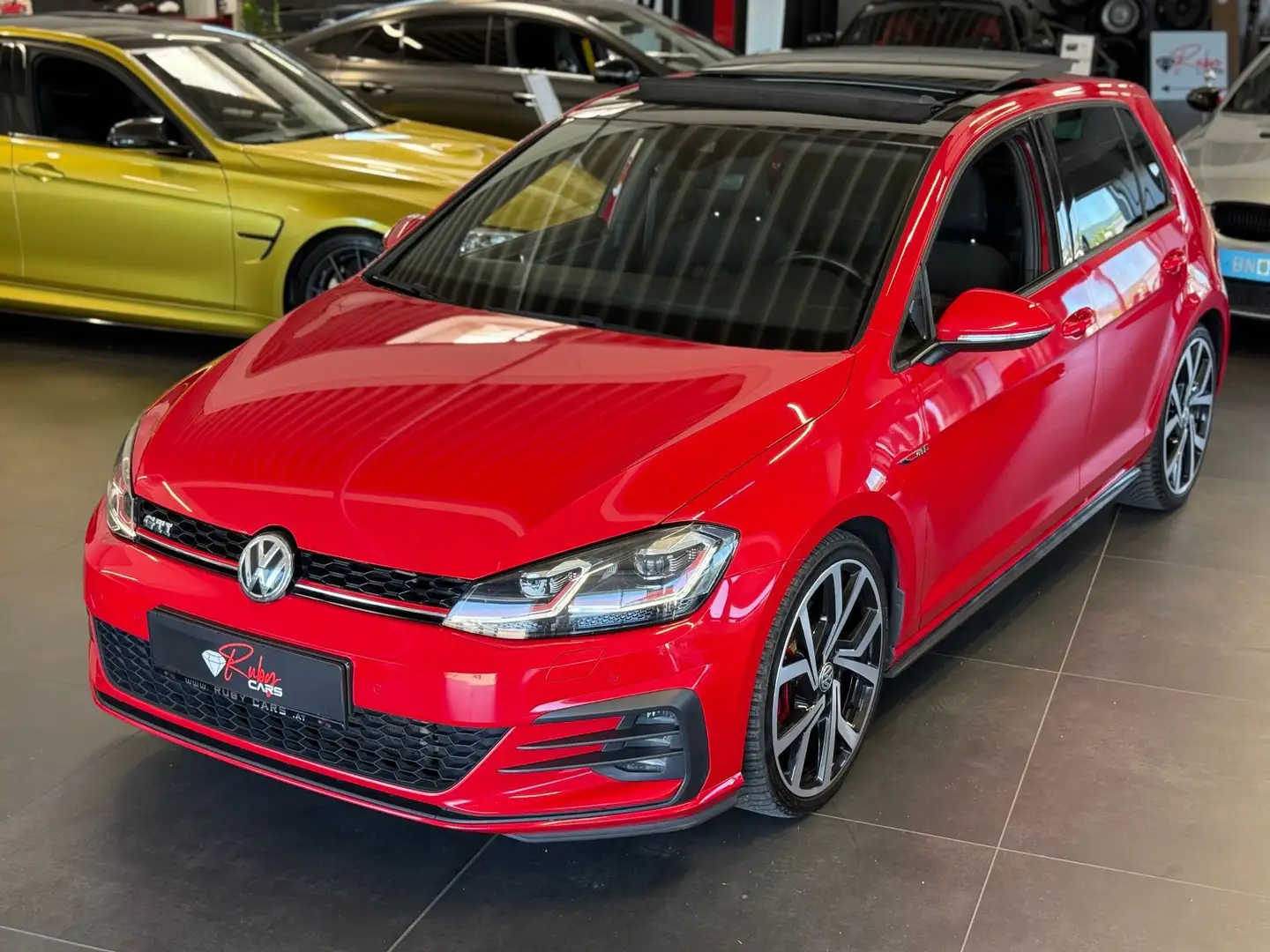 Volkswagen Golf GTI 2,0 TSI DSG Rouge - 2