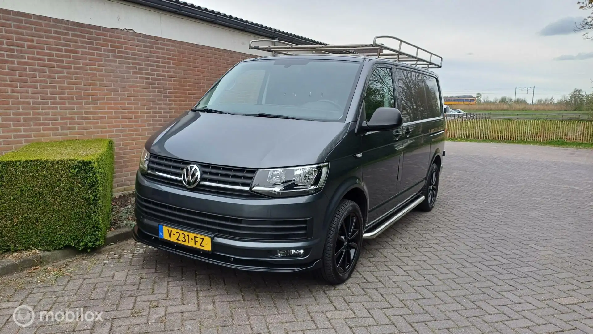 Volkswagen T6 Transporter 2.0 TDI L1H1 Gris - 1