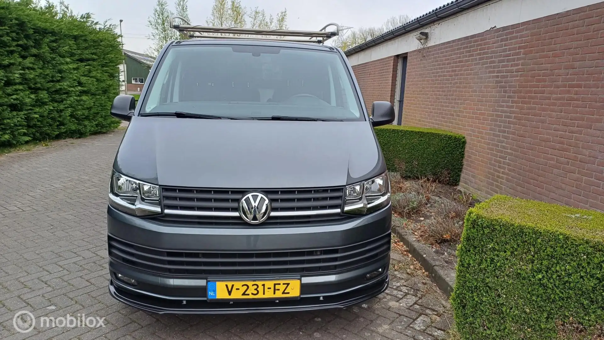 Volkswagen T6 Transporter 2.0 TDI L1H1 Grijs - 2
