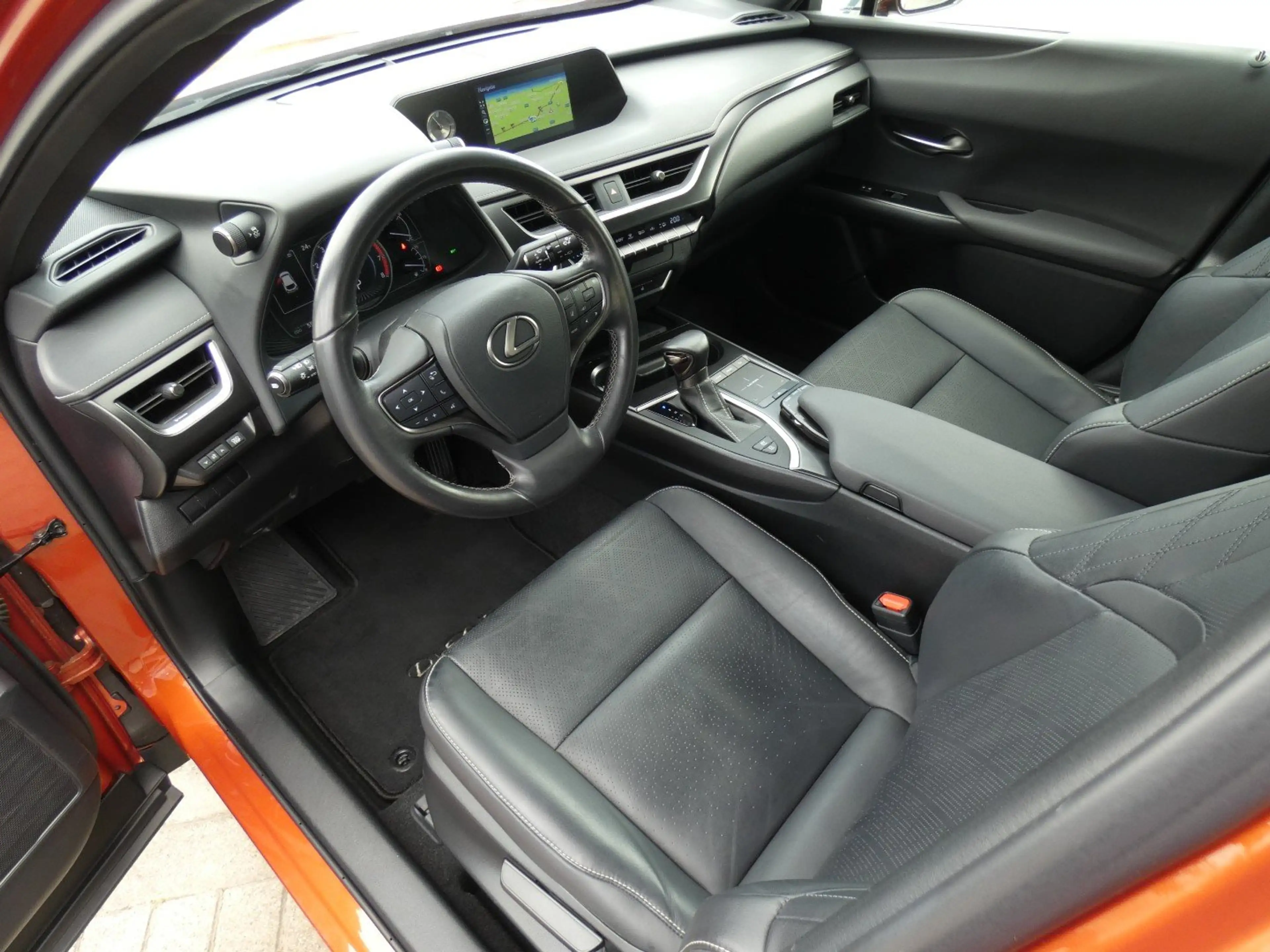 Lexus UX 250h HYBRID *Trekhaak* +LEDER +Zetelverwarming — photo 10
