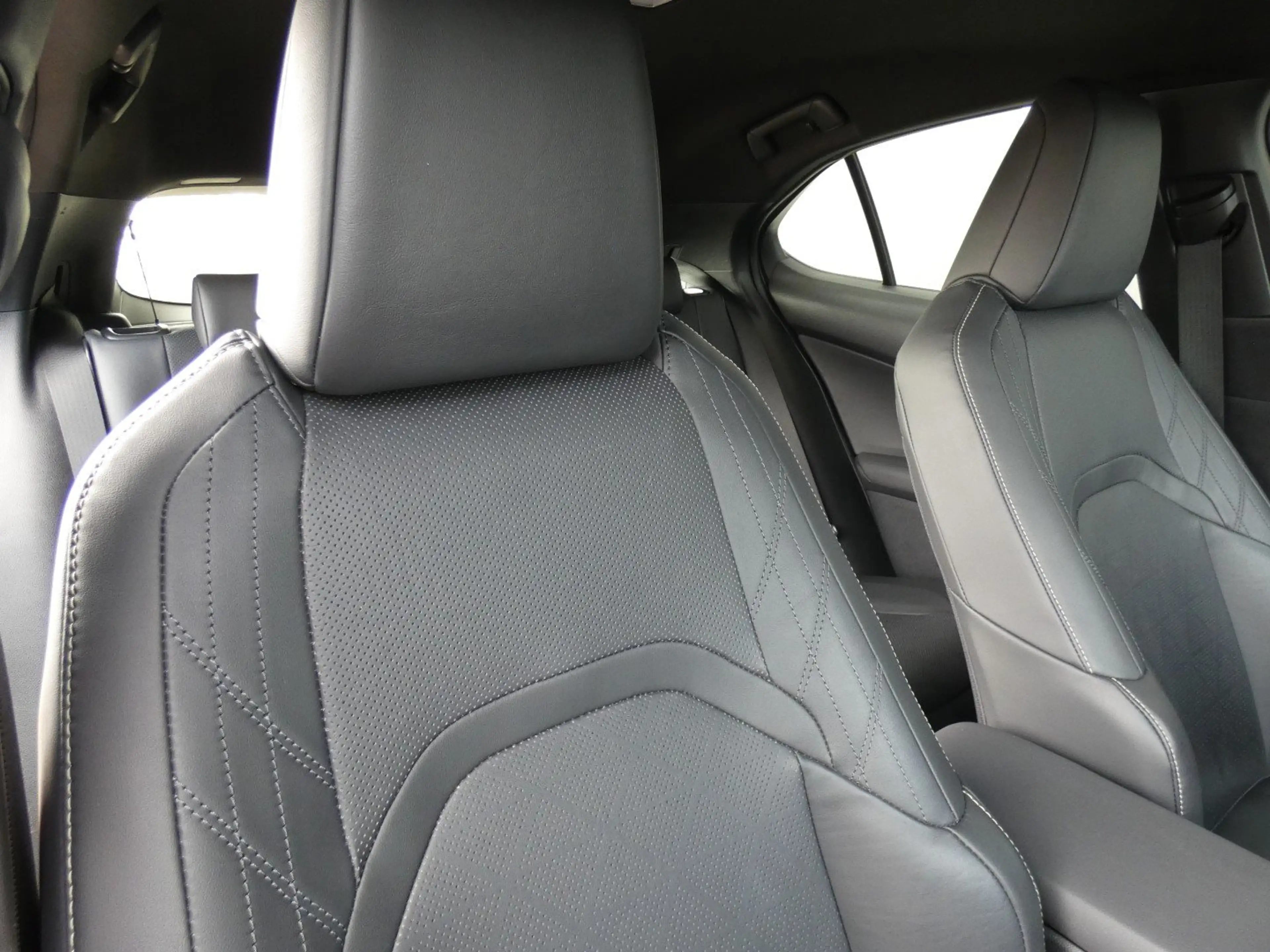 Lexus UX 250h HYBRID *Trekhaak* +LEDER +Zetelverwarming — photo 7