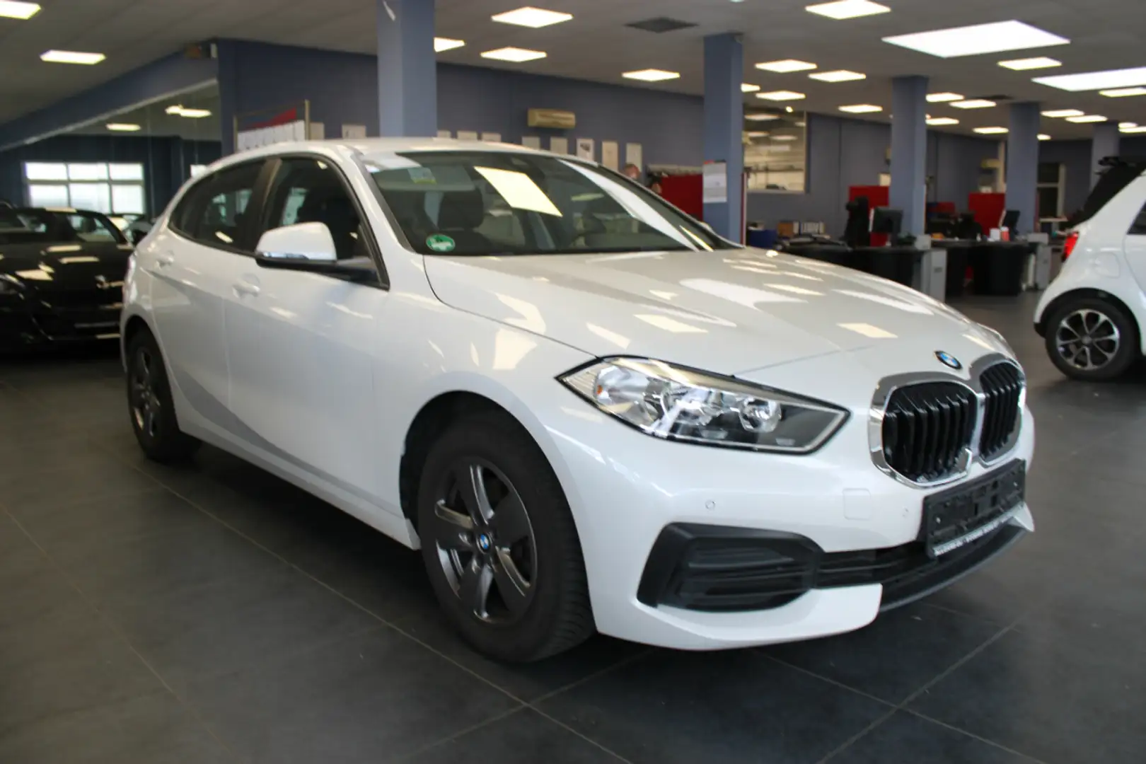 BMW 118 118i Advantage - Navi - PDC - SHZ - Blanc - 1