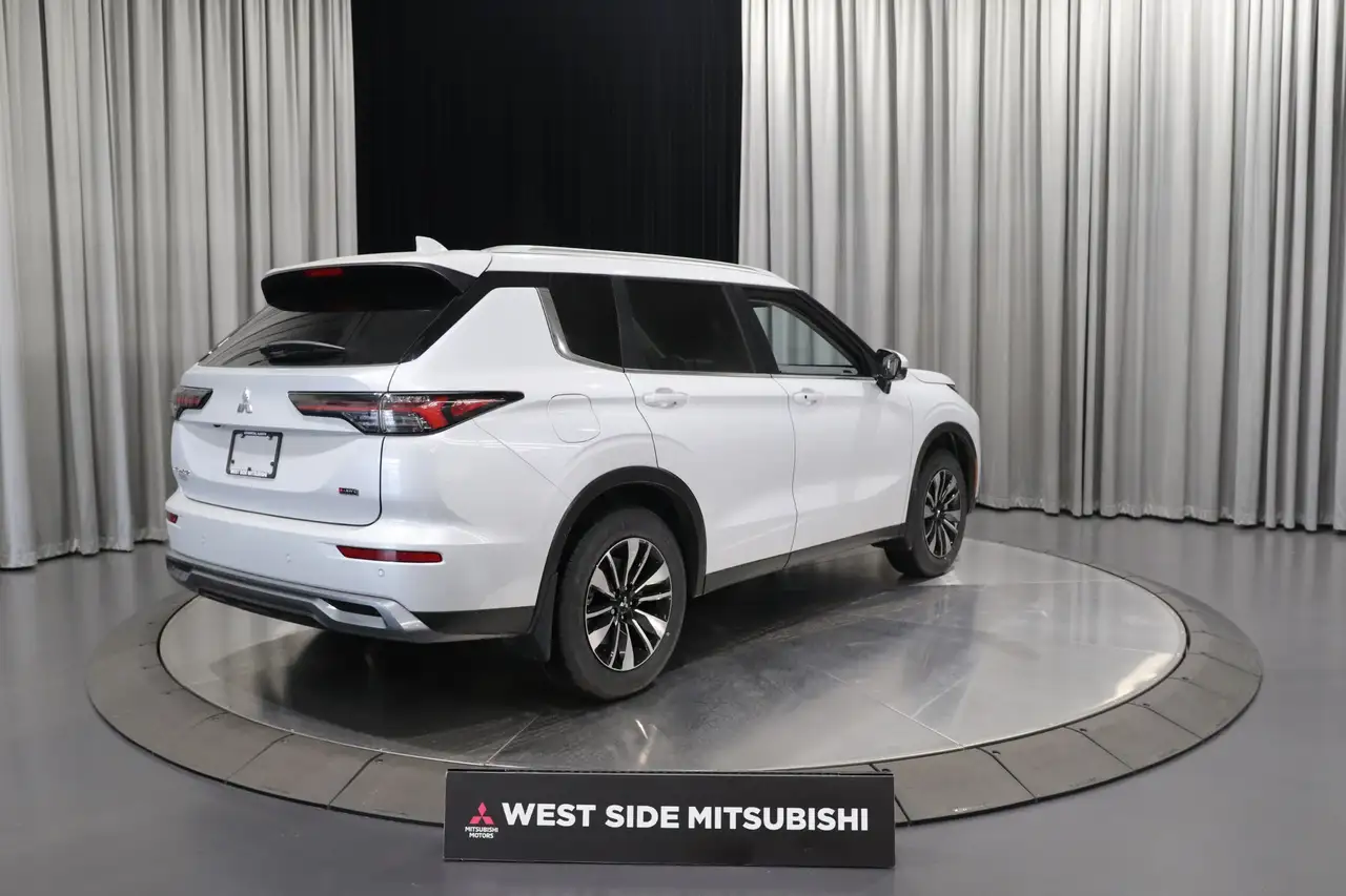 Mitsubishi Outlander снимка Mitsubishi Outlander
