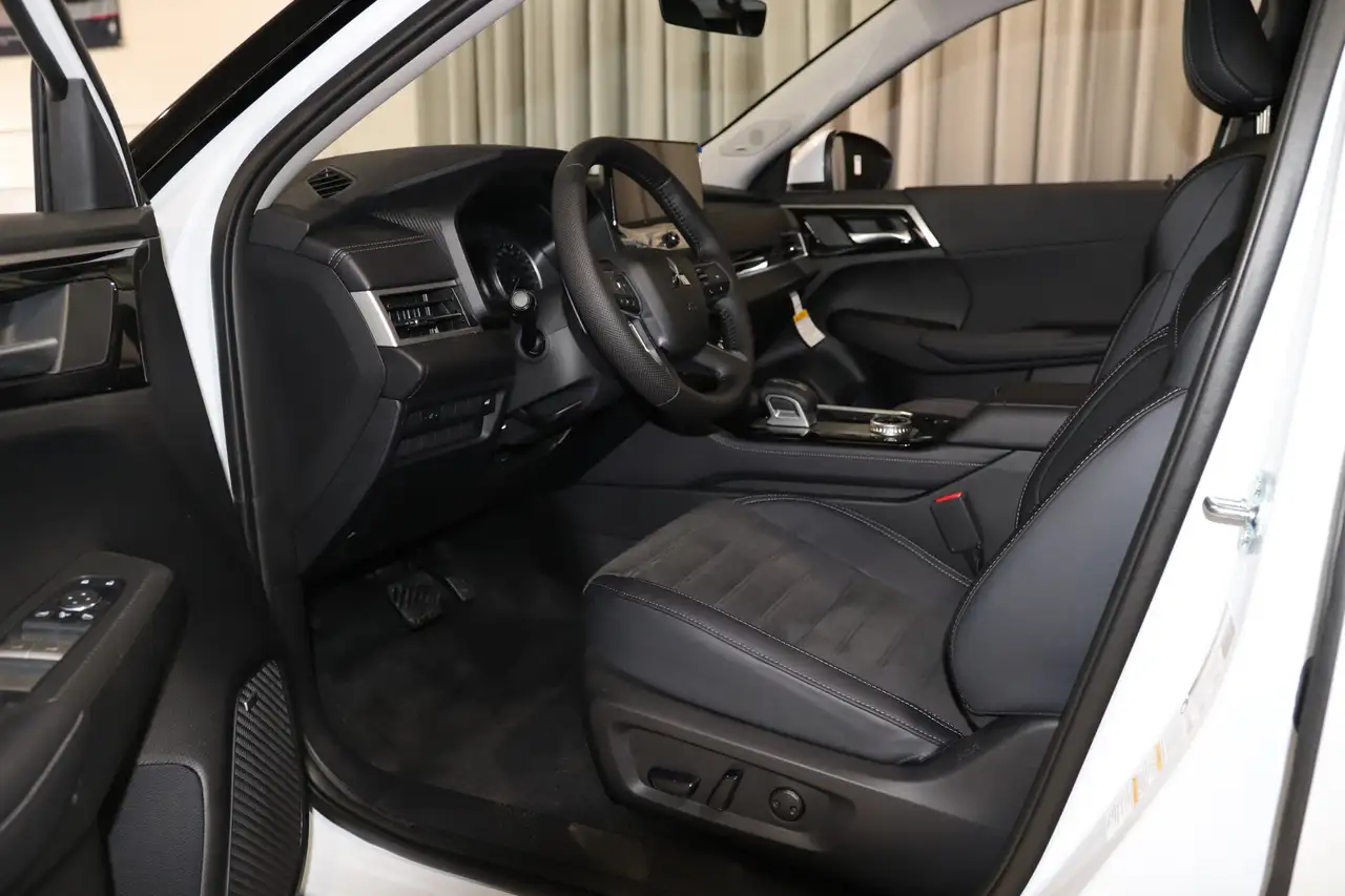 Mitsubishi Outlander снимка Mitsubishi Outlander
