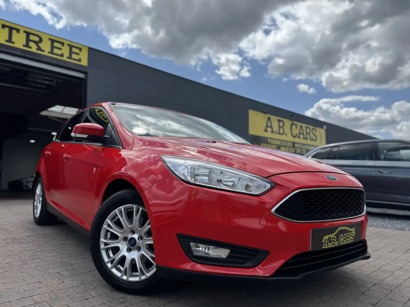 Ford Focus 1.5 TDCi *GARANTIE 12MOIS* Rouge - 1