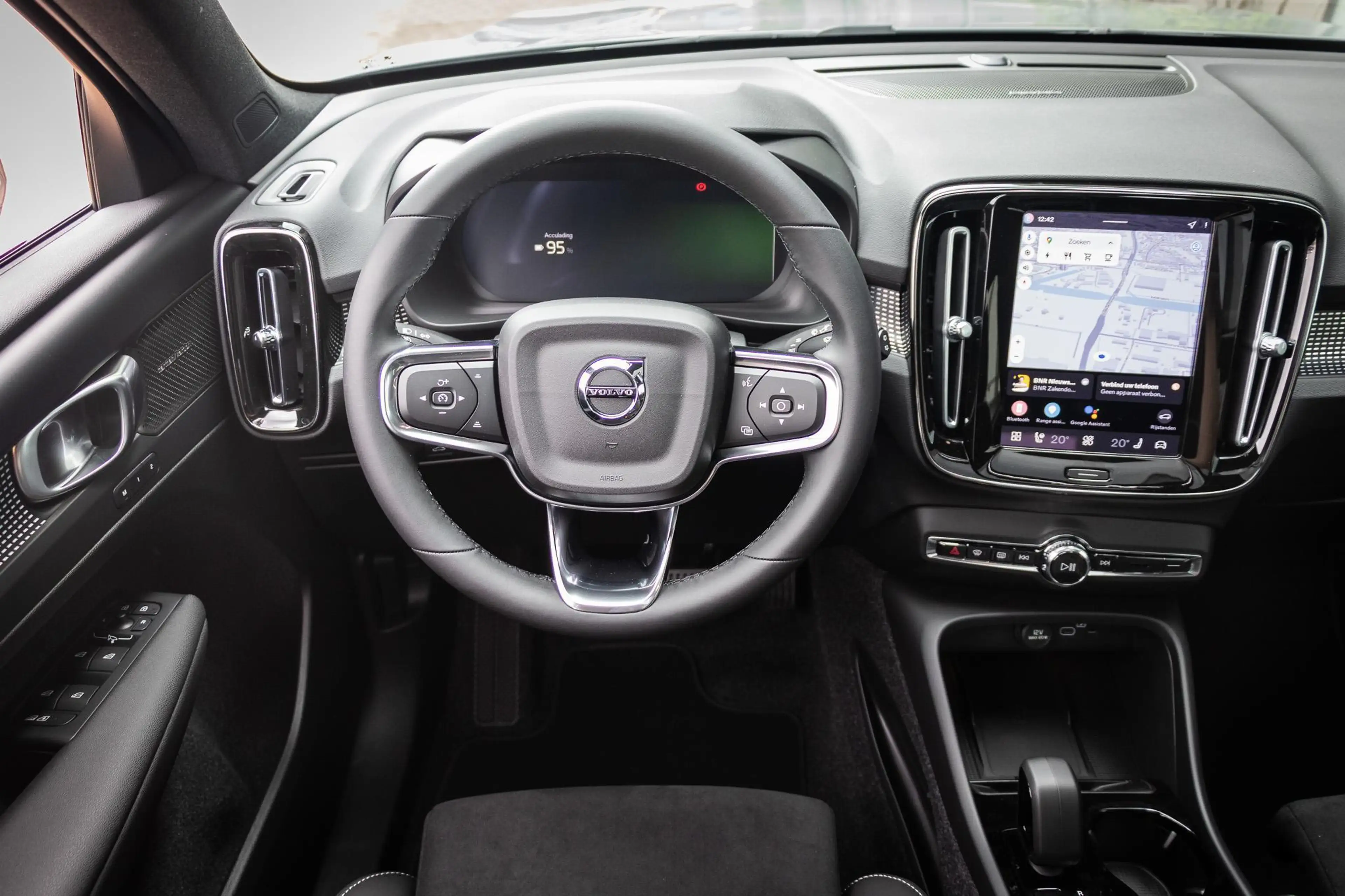 Volvo EX40 Single Motor Ext. Range Ultra Black Edition | Euro — photo 2